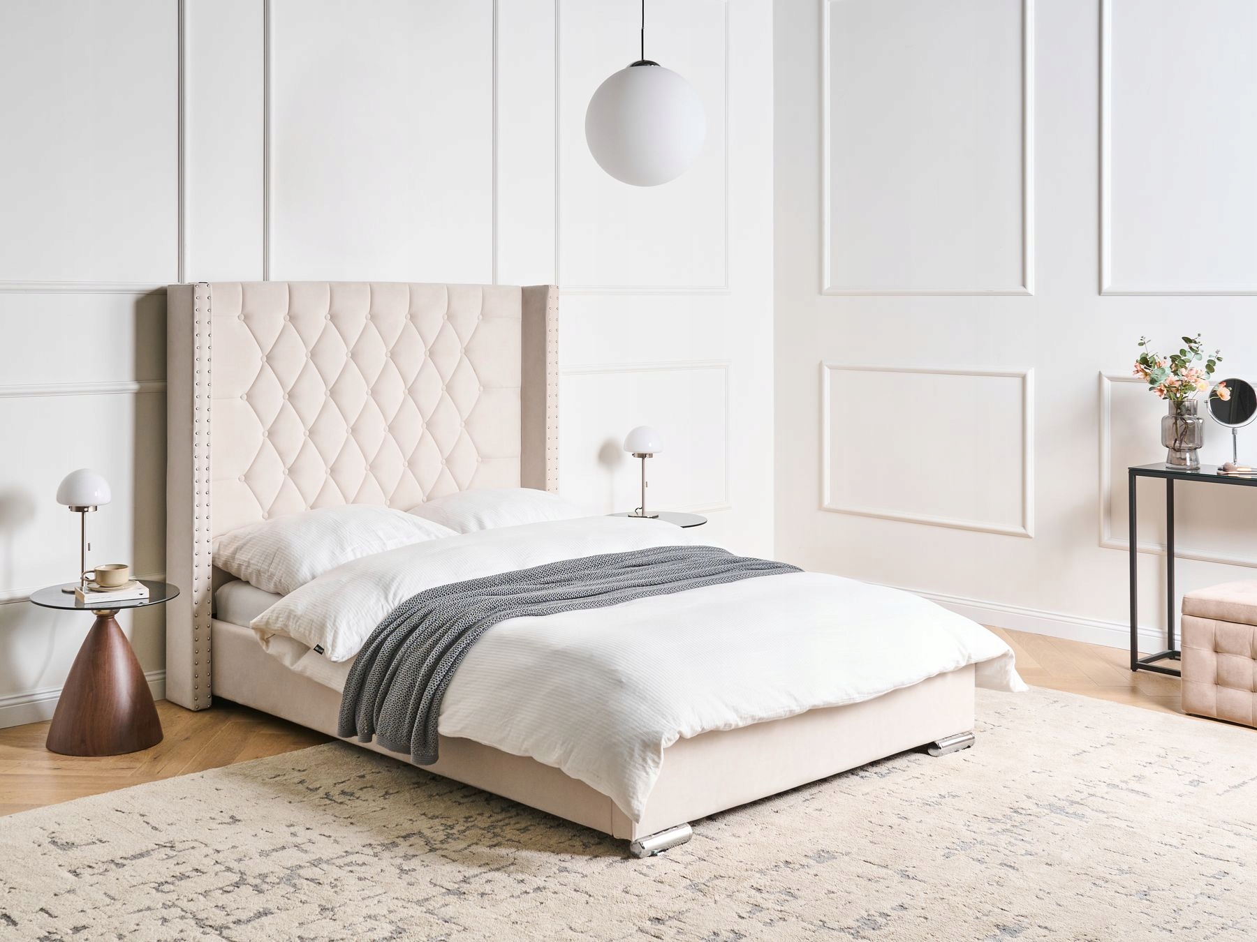 Wysoka jakość wykonania – Solidna drewniana rama i metalowe nogi