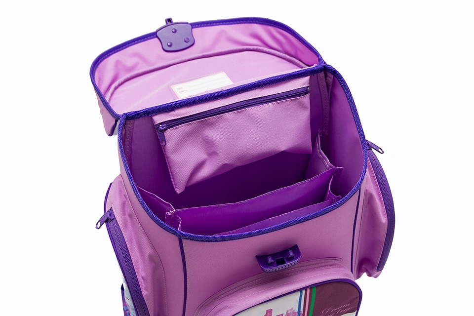 Funkcjonalne kieszenie i miejsce na dane dziecka