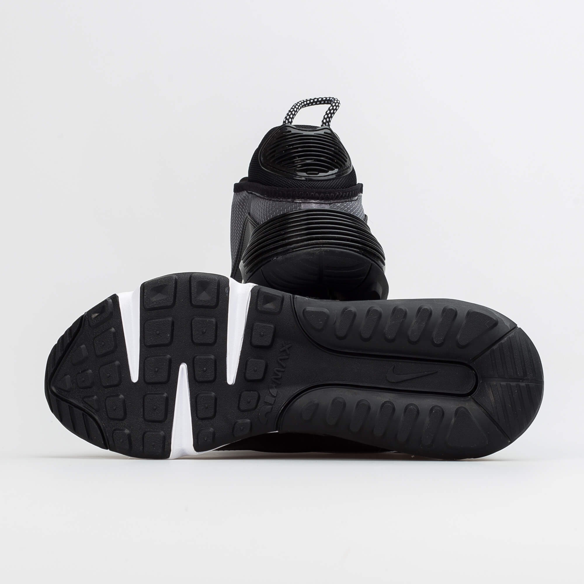 Futurystyczny design z przezroczystą siateczką