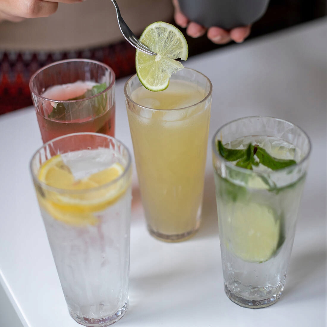 Wszechstronne zastosowanie szklanek CLUB NO. 19 – Idealne do napojów