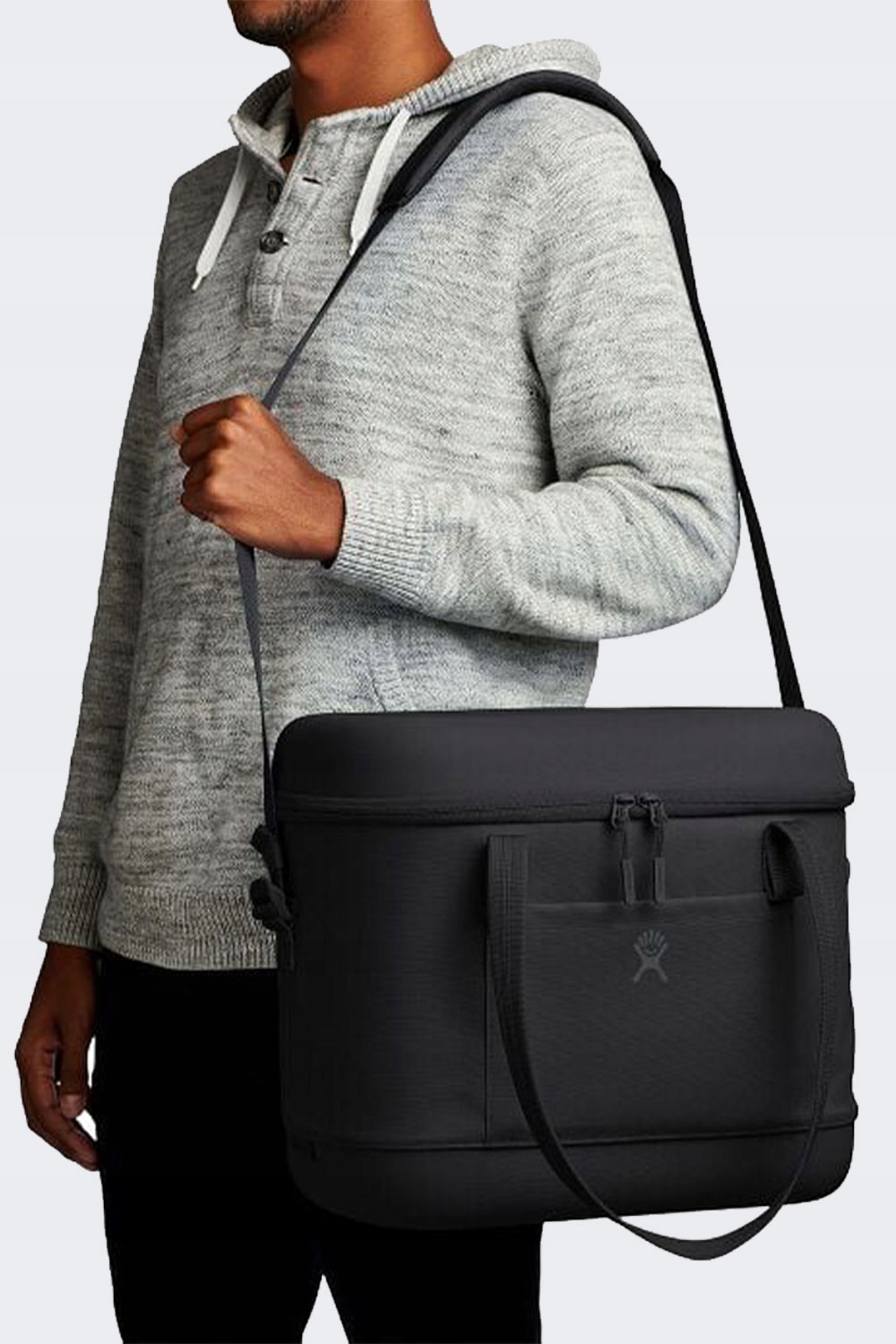 Funkcjonalne detale – Odpinany pasek i zewnętrzna kieszeń