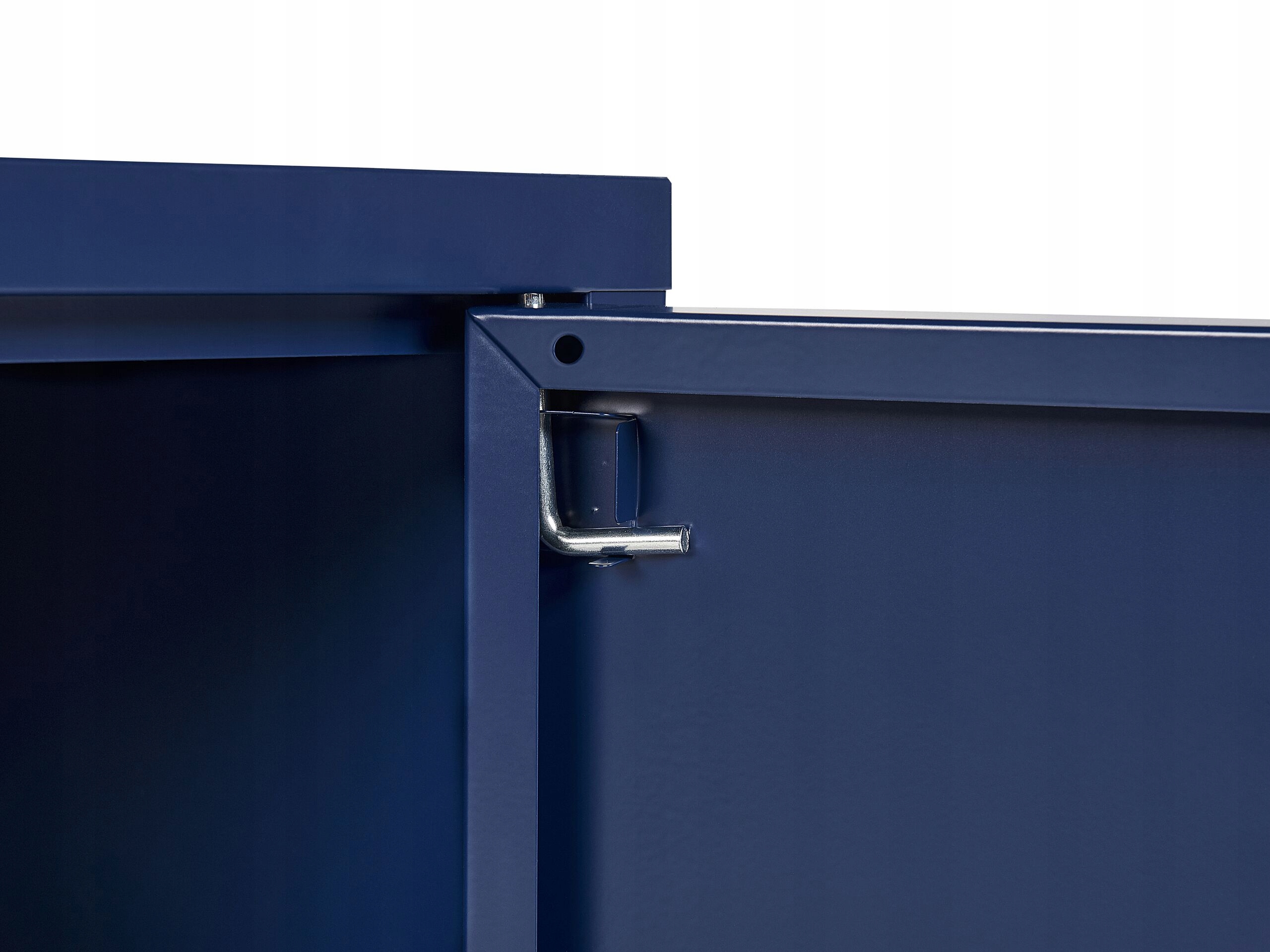 Praktyczne miejsce do przechowywania ubrań i dokumentów