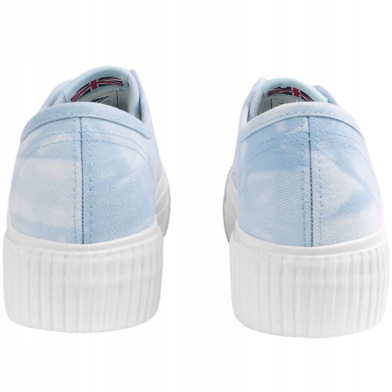 Klasyczne sznurowanie z metalowymi przelotkami