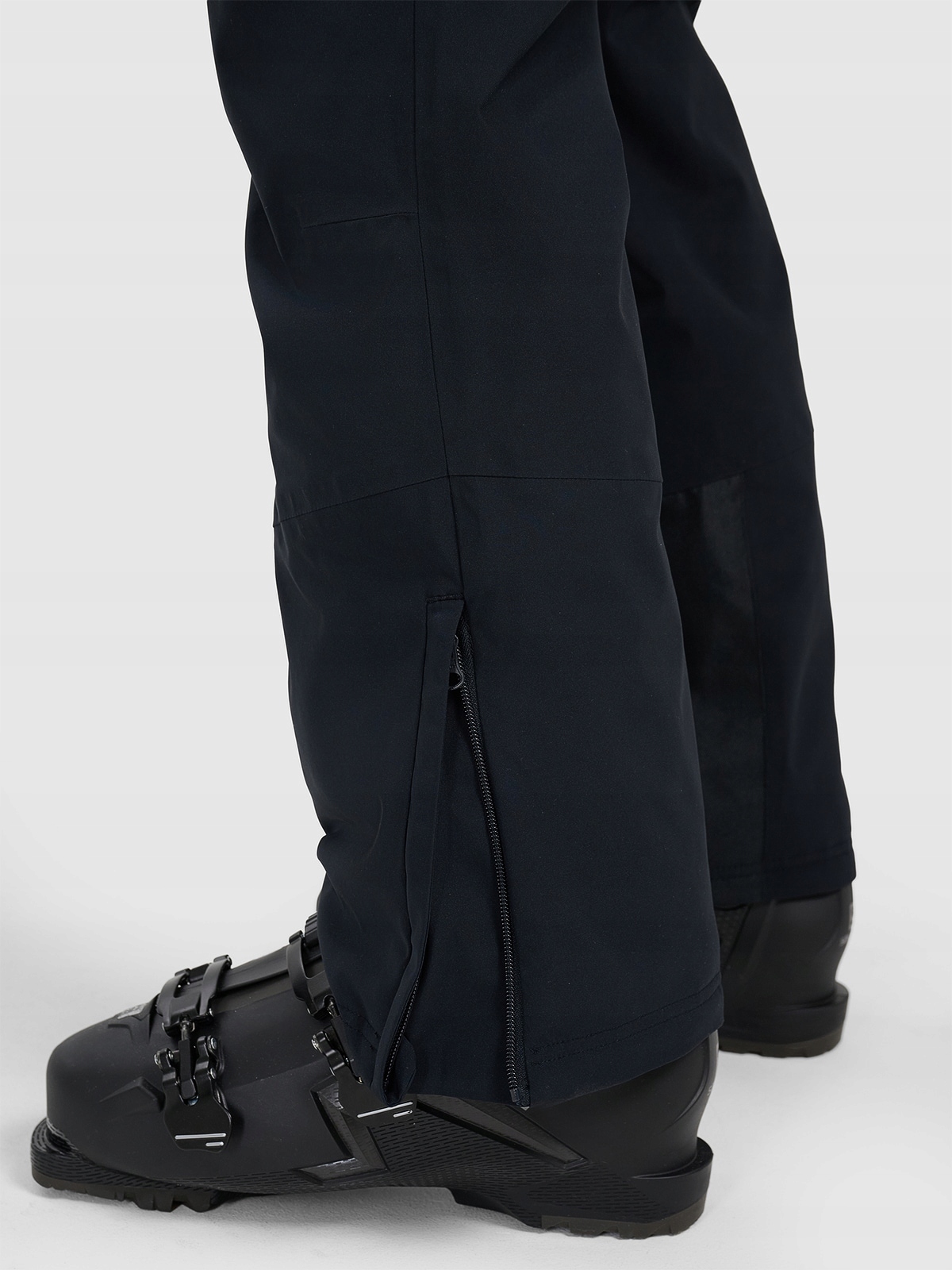 Wzmocnienia nogawek i wewnętrzne nogawki przeciwśnieżne – trwałość i ochrona