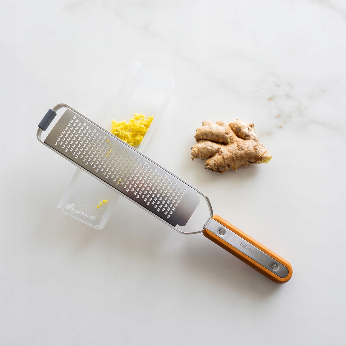 Wygodne użytkowanie – Ochraniacz i pojemnik w zestawie