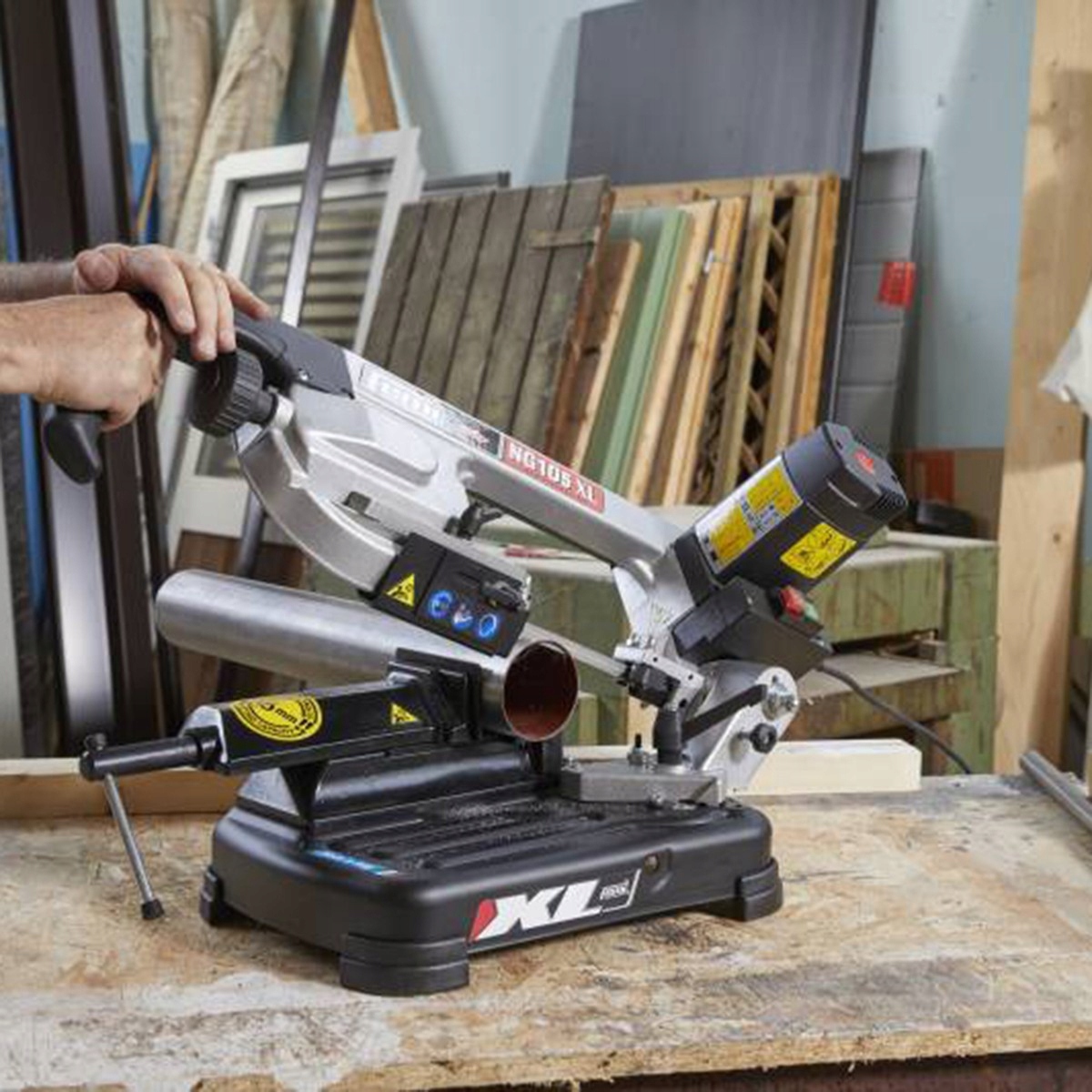 Regulacja prędkości przesuwu taśmy – Optymalne cięcie dla różnych materiałów