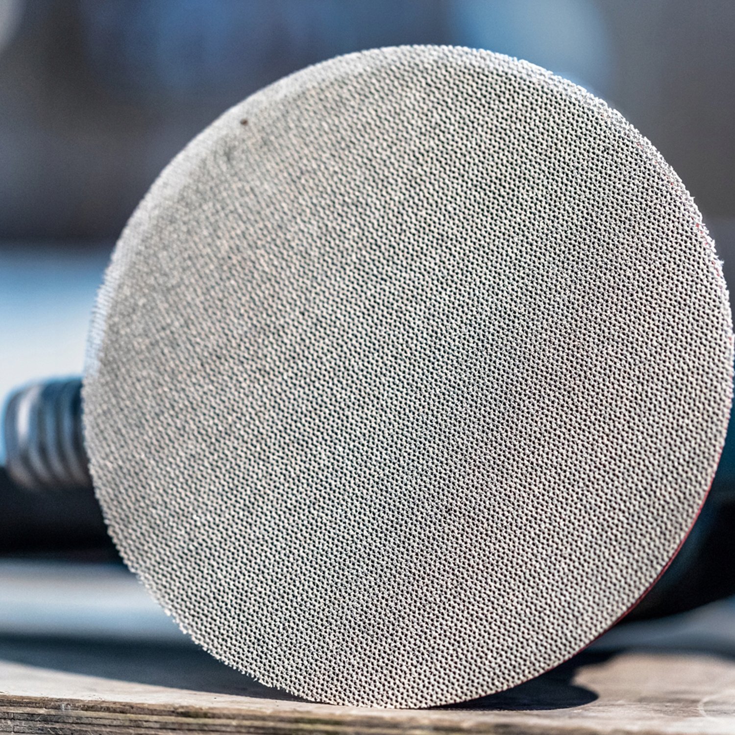 Trwałość i jakość materiałów – Co wyróżnia siatkę szlifierską EXPERT