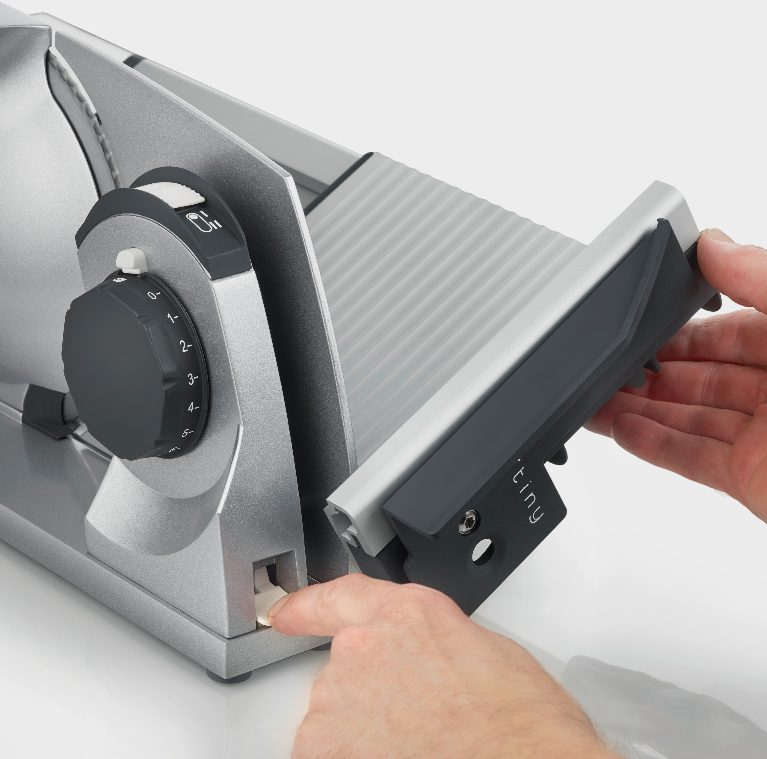 Precyzyjna regulacja grubości krojenia od 0 do 15 mm