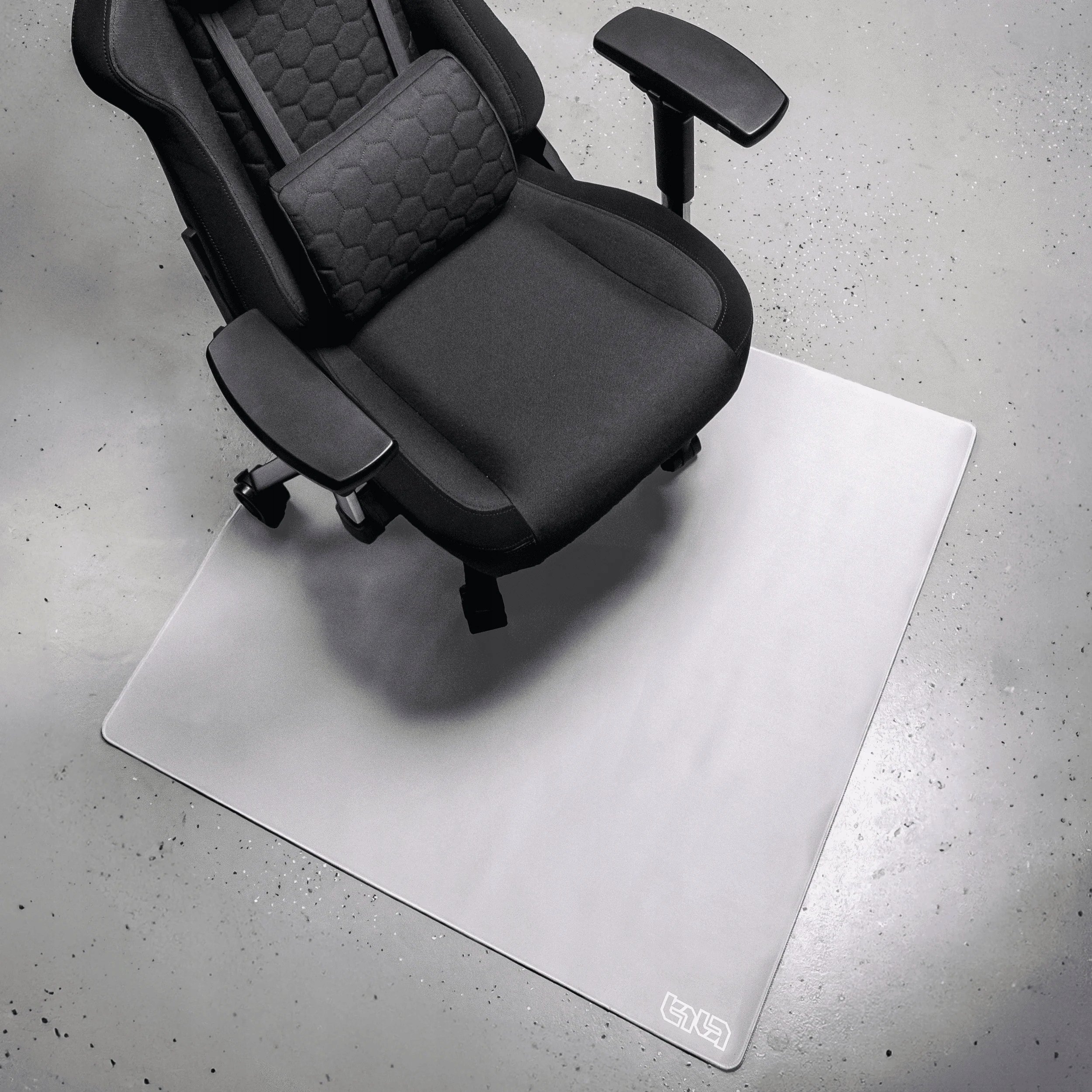 Mata pod Krzesło Pearlescent Fog 100x100 – Elegancja i funkcjonalność w Twoim biurze