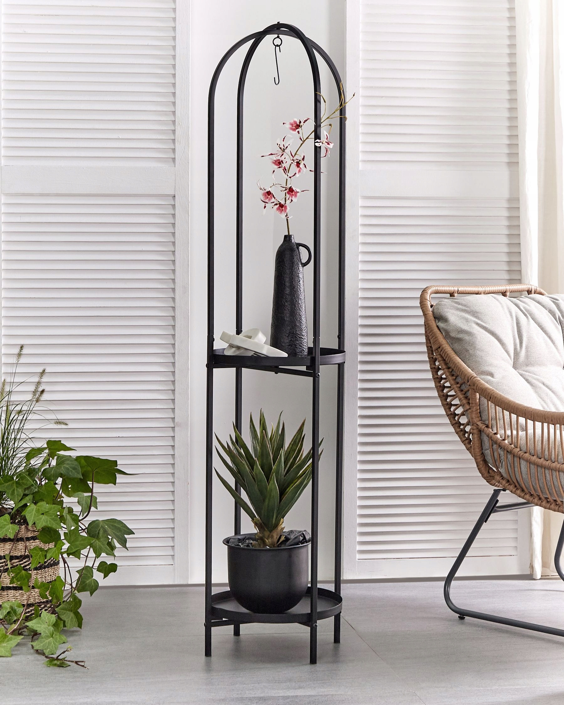 Stojak na kwiaty TAMARIX Metal 35 cm Czarny Lumarko – Elegancja w Twoim wnętrzu