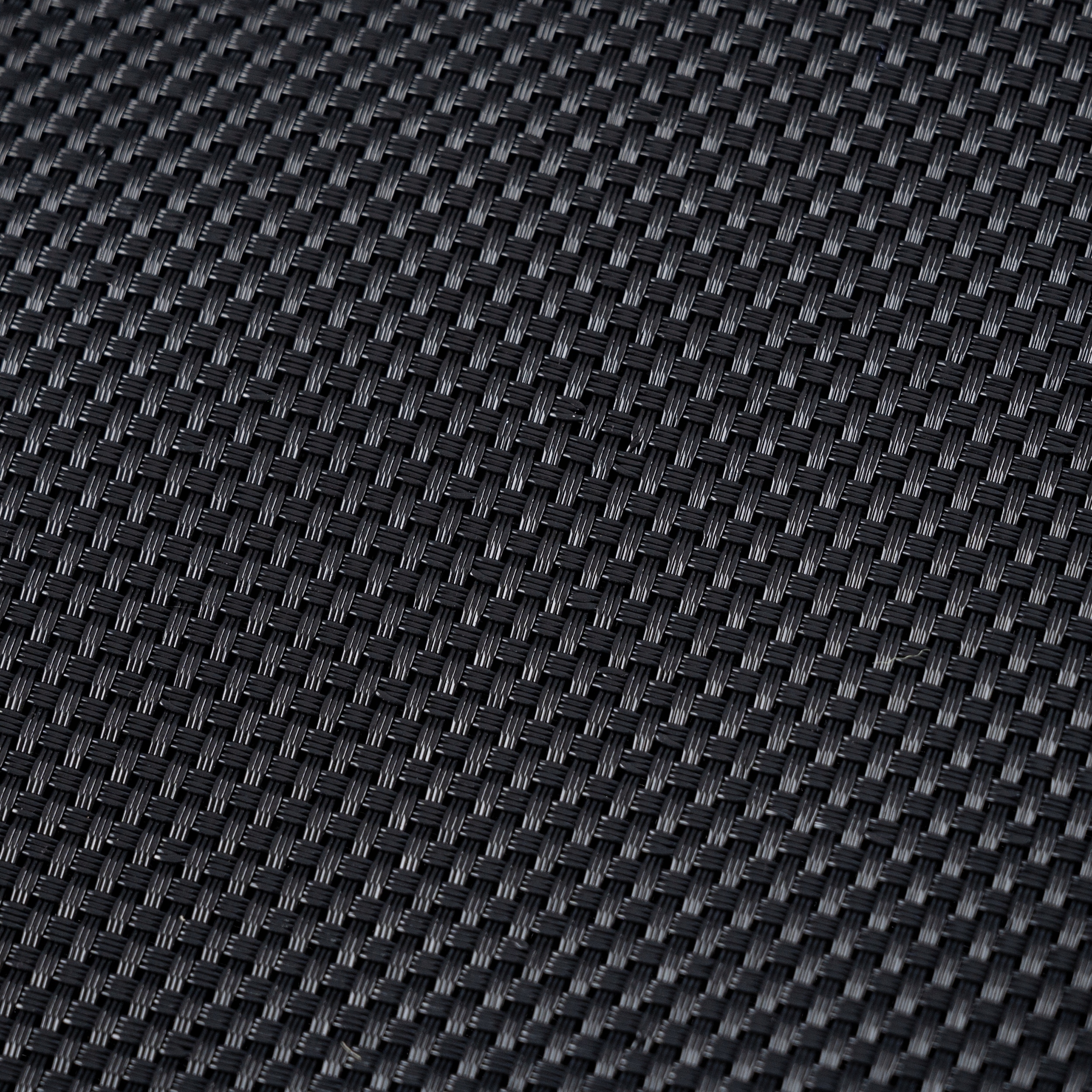 Solidne mocowanie dzięki 54 metalowym oczkom na sprężyny