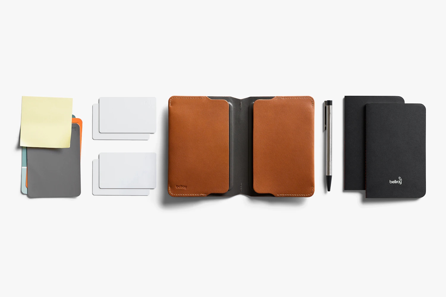 Wygodne przechowywanie – miejsce na karty i długopis