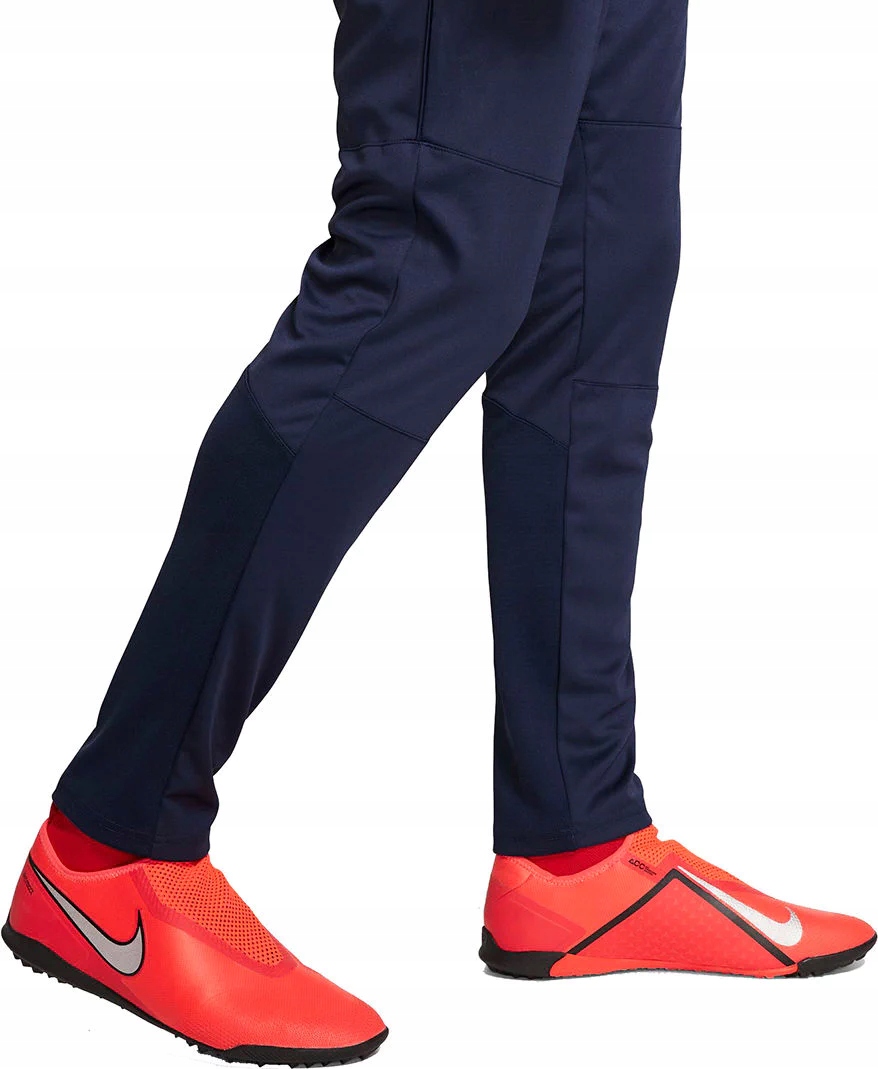 Praktyczne kieszenie boczne na niezbędne akcesoria