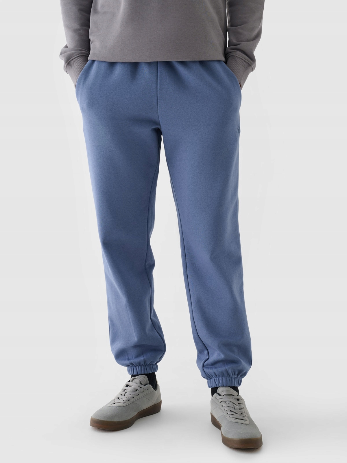 4F Spodnie CAS M1140 denim – Komfort i styl na co dzień