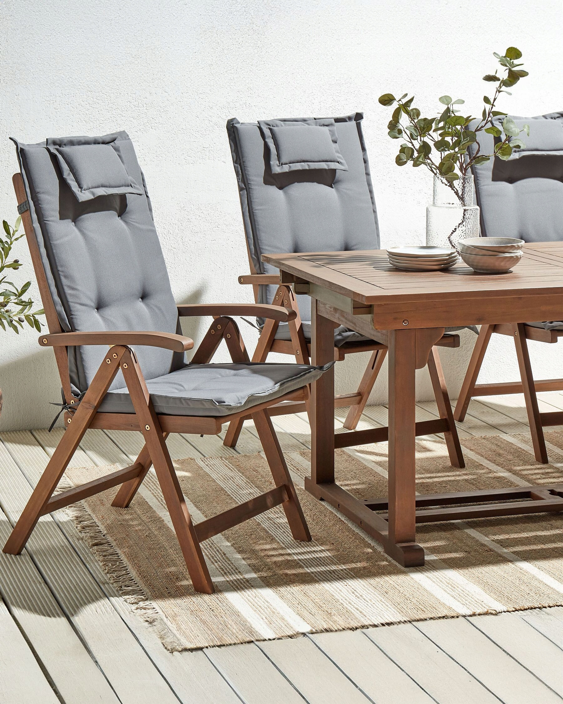 Stylowe poduszki w modnym szarym kolorze – Urok i wygoda