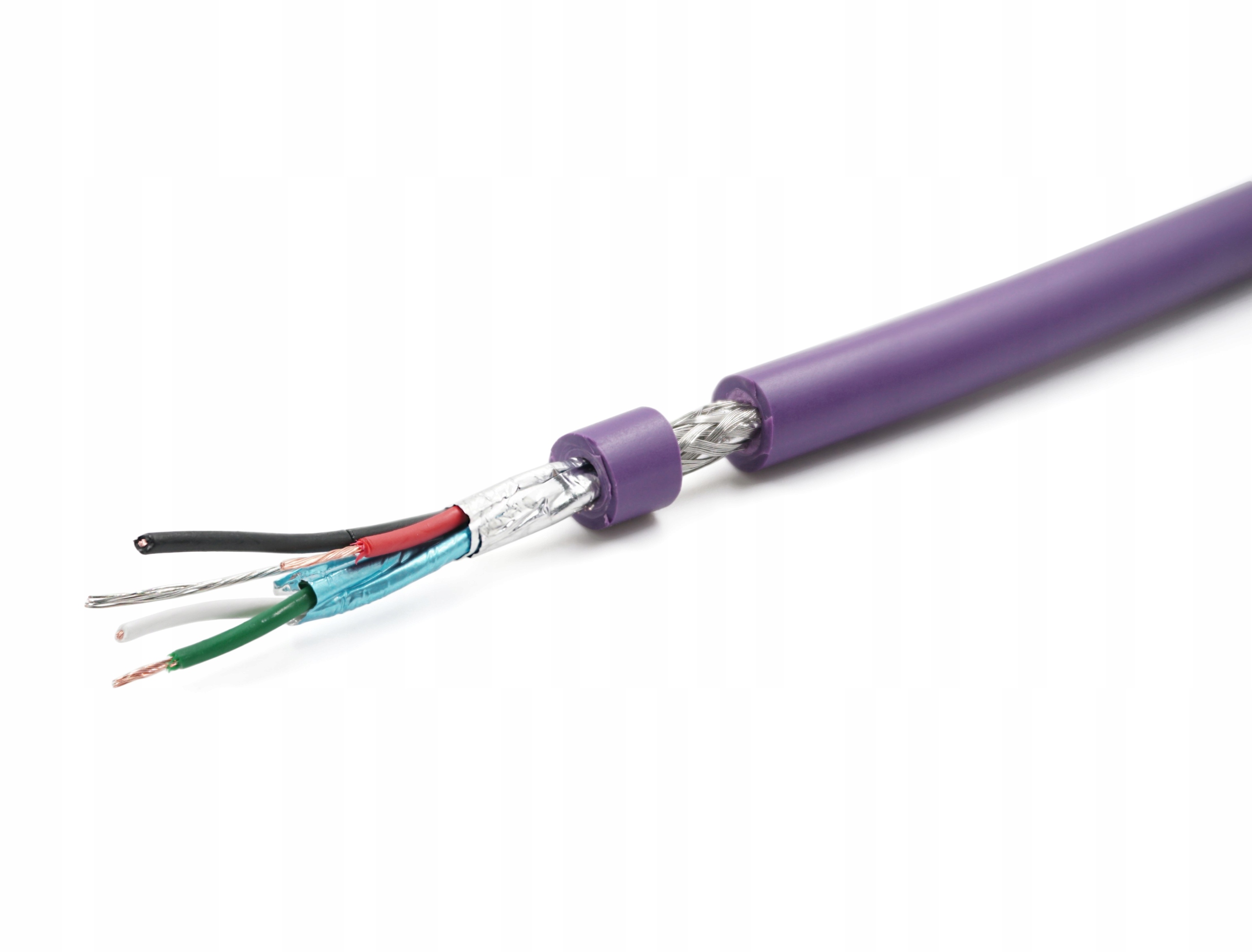 Trwała konstrukcja z potrójnym ekranowaniem