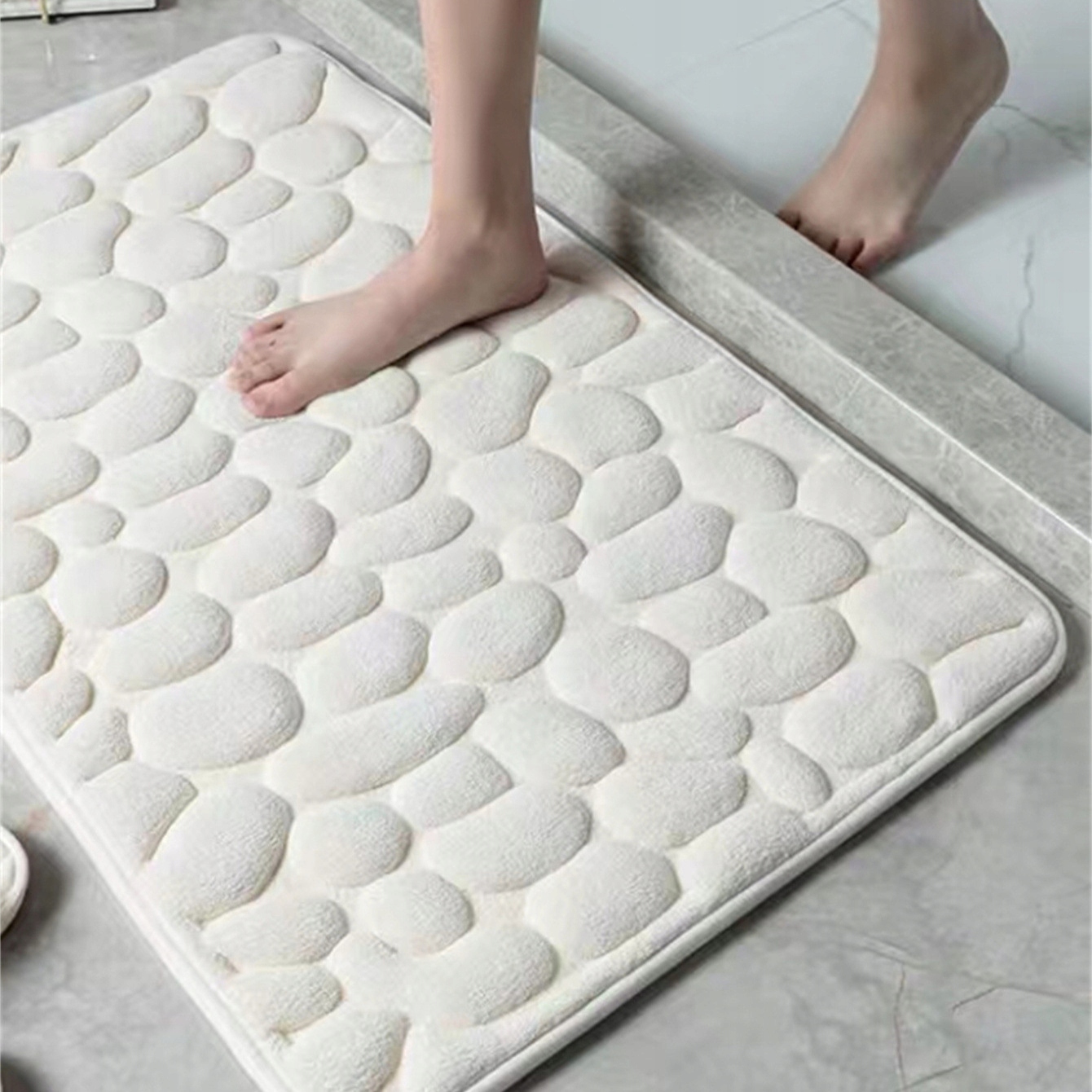 Dywanik ŁAZIENKOWY Antypoślizgowy PIANKA MEMORY Kamienie MATA Gruby BIAŁY – Luksus i komfort w Twojej łazience