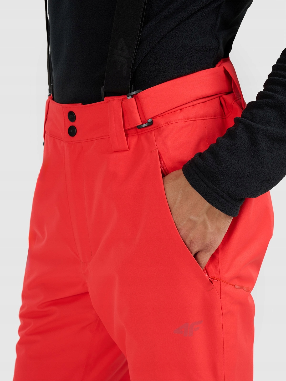 Stylowy design w kolorze czerwonym – Wyróżnij się na stoku