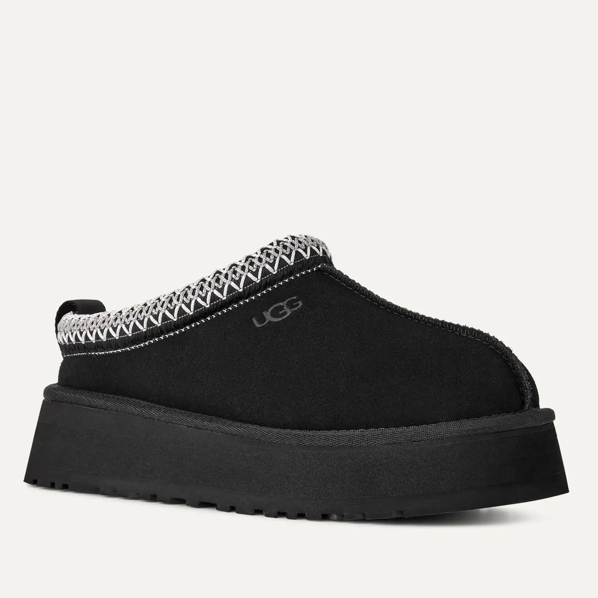 Minimalistyczny design i gruba platforma