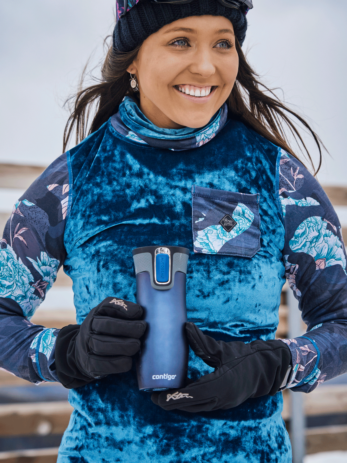 Kubek-Termiczny_Korpus_przylega_do_reki.png?v=1666678482082