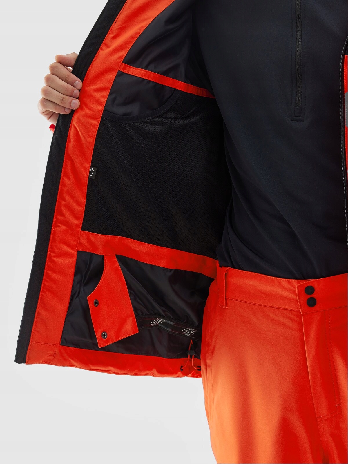 Antypoślizgowy pas śnieżny – Zabezpieczenie przed zimnem i śniegiem