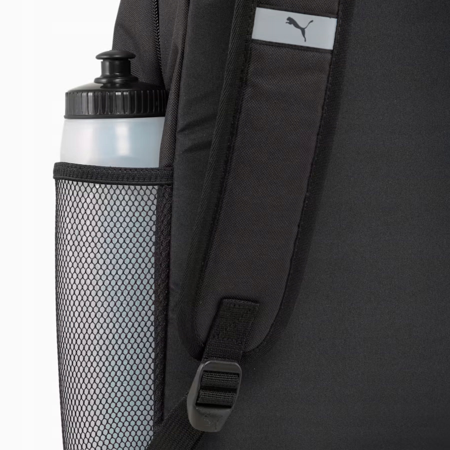 Przestronne kieszenie z bezpiecznym zamkiem błyskawicznym