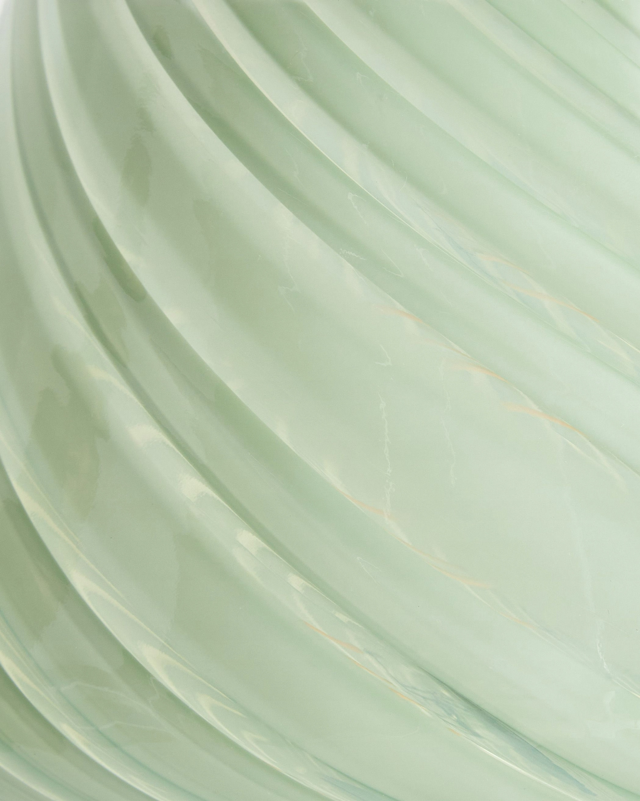 Łatwe włączanie i wyłączanie dzięki praktycznemu kablowi