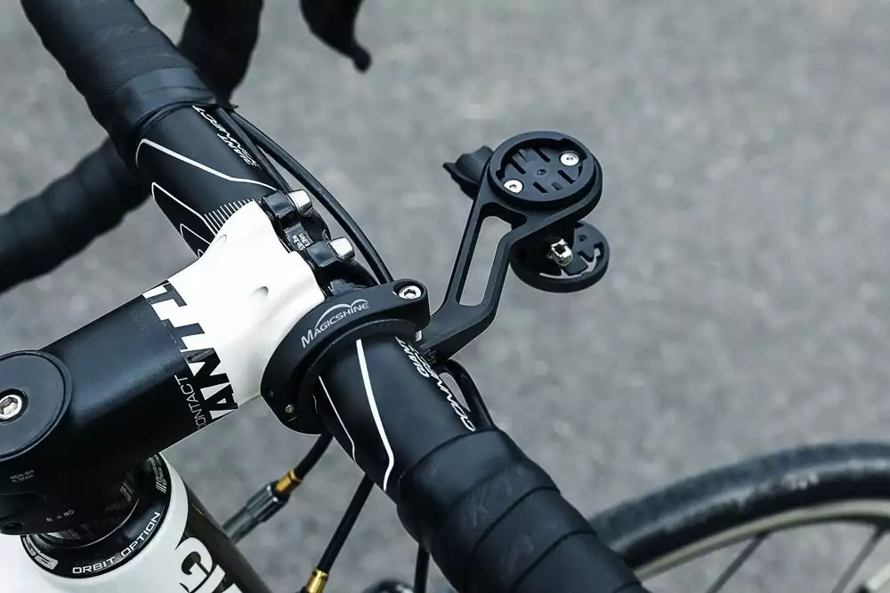 Zestaw adapterów do różnych modeli