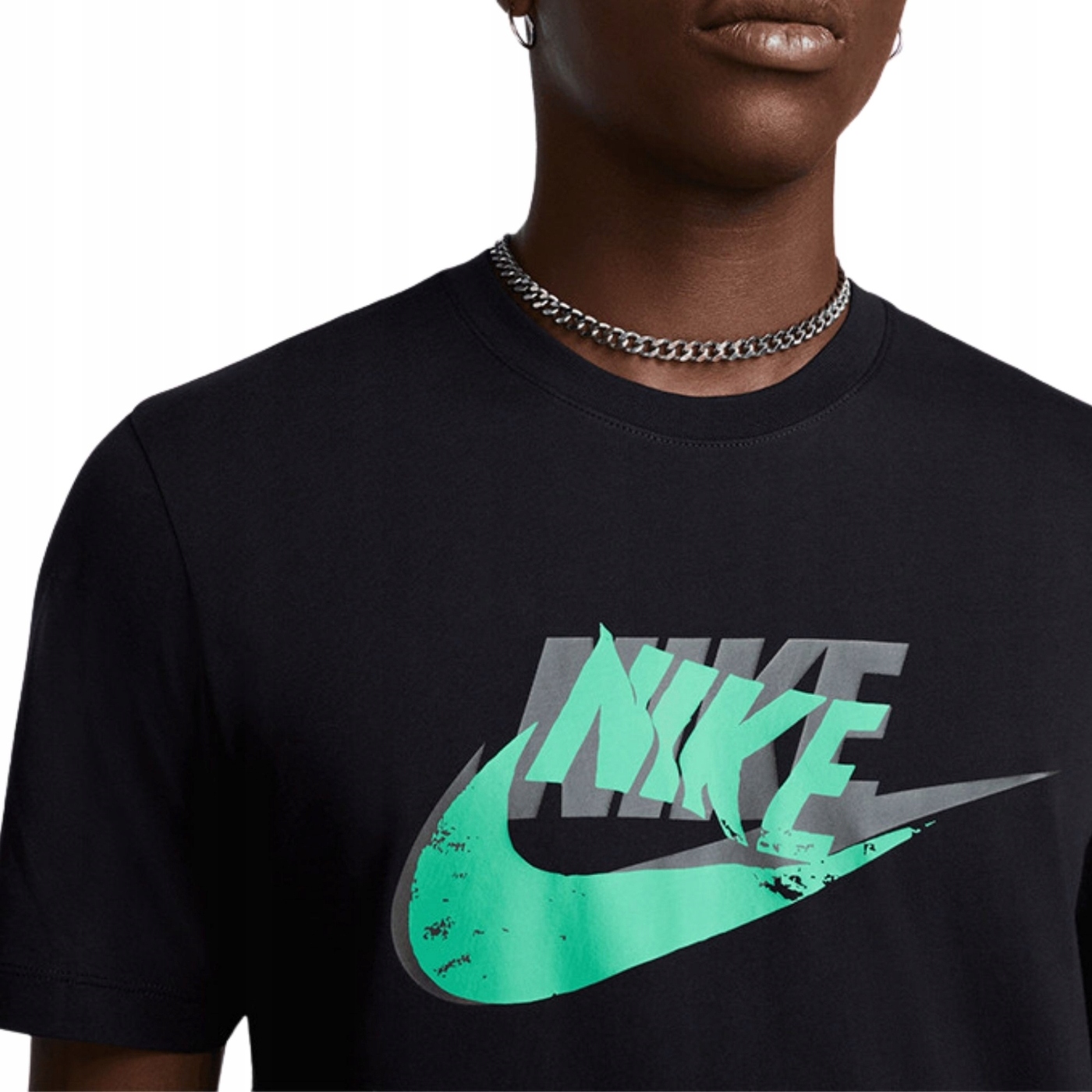 Klasikinis juodas dizainas su Nike logotipu