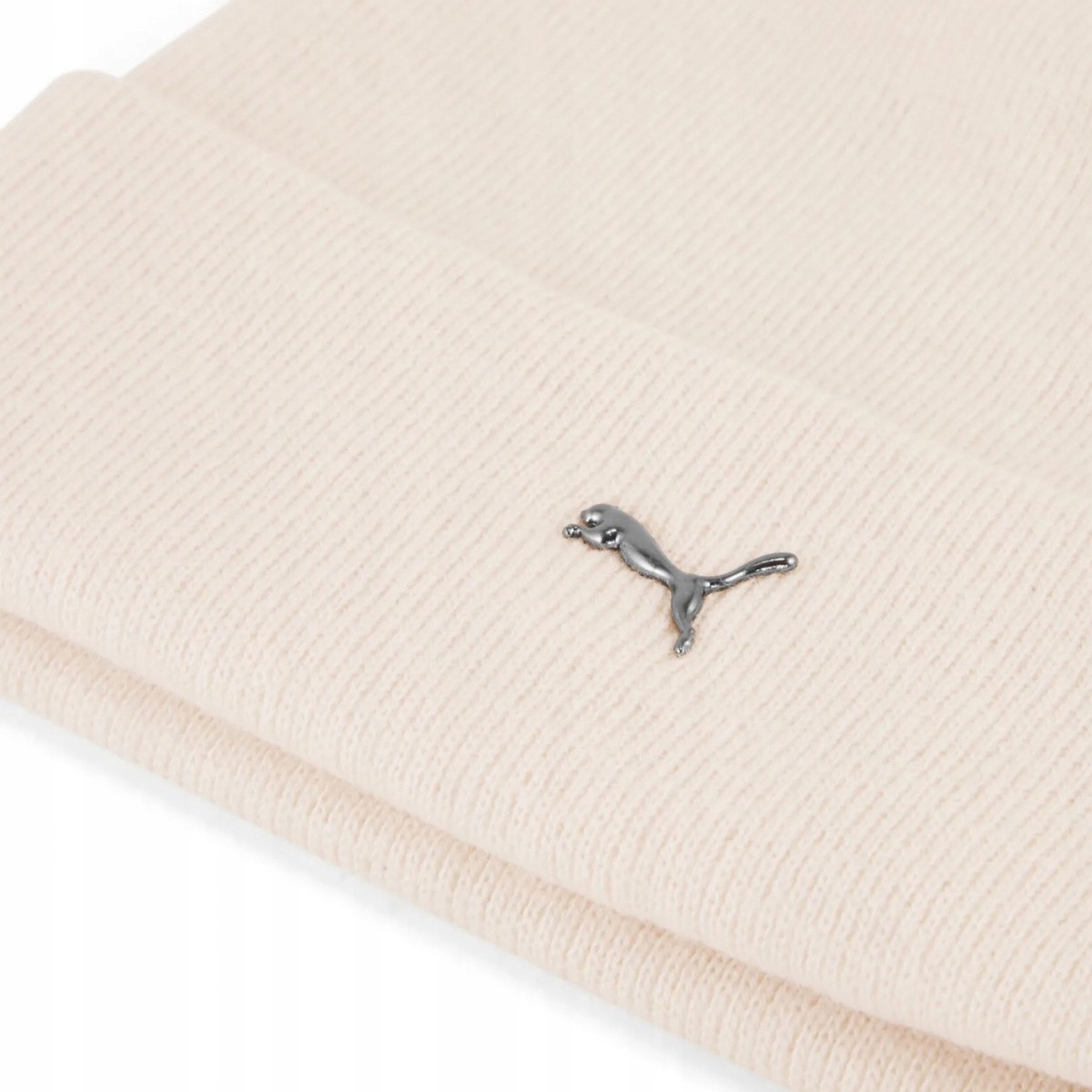 Metalowe logo – Wyrazisty akcent w miejskim stylu