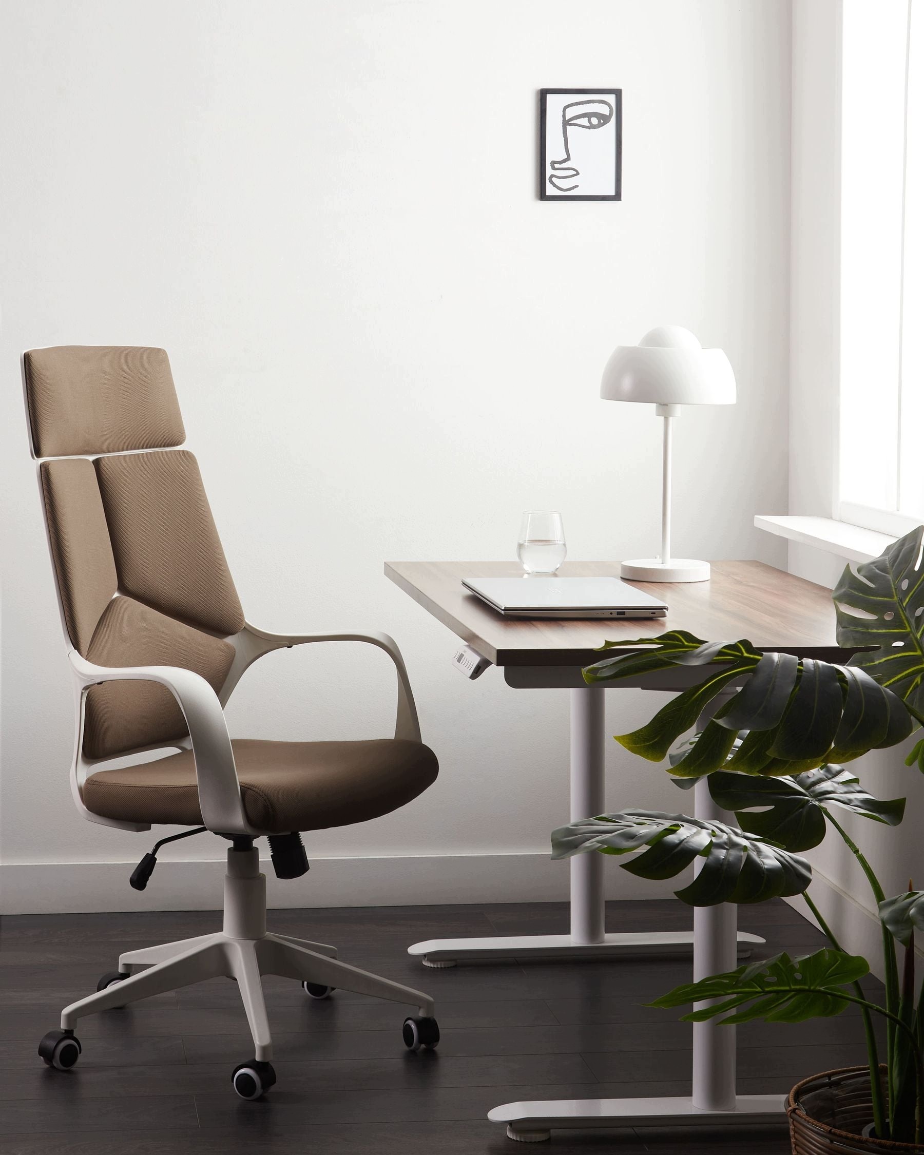 Fotel biurowy Delight Brązowy – Komfort i nowoczesny design w Twoim biurze