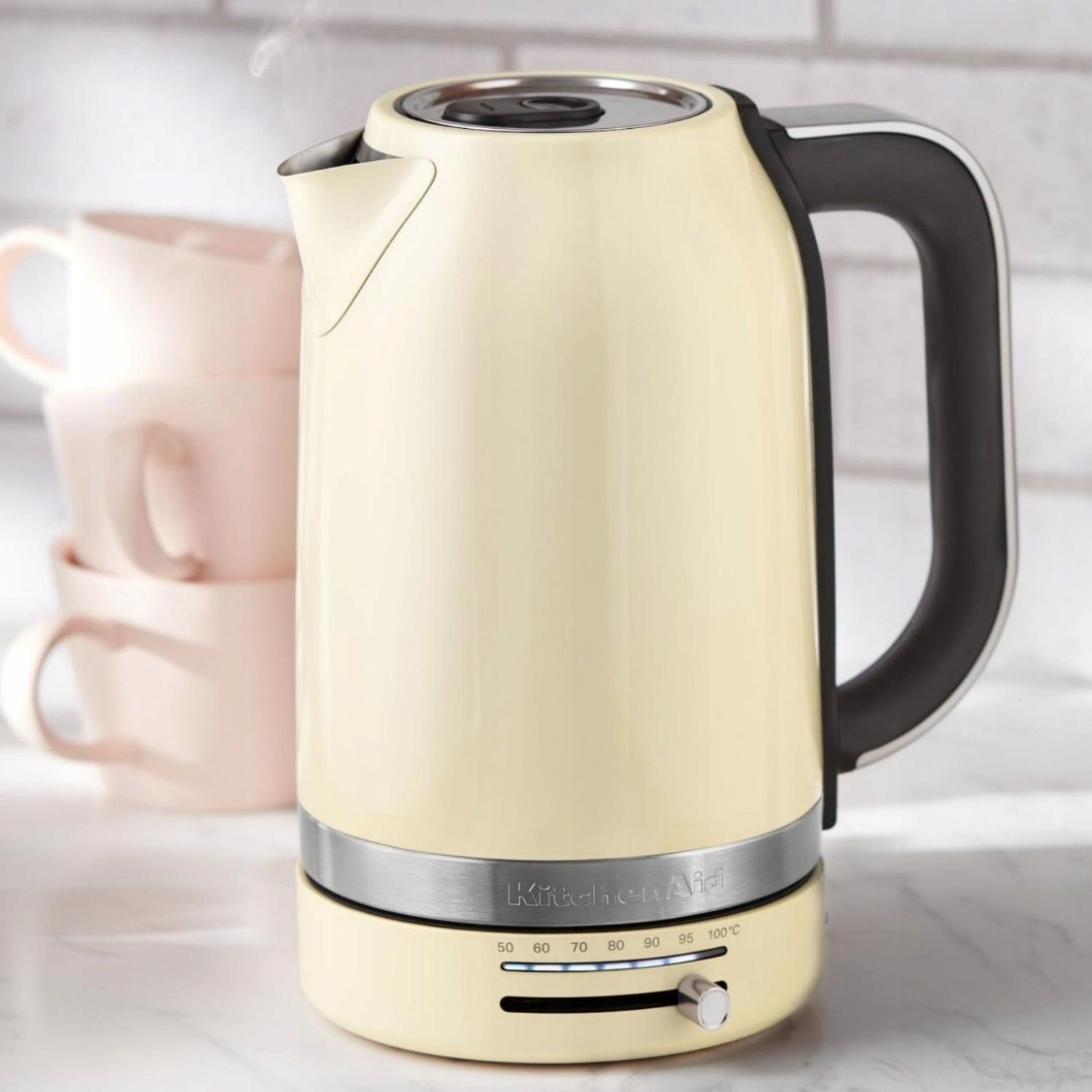 KitchenAid 5KEK1701EAC – Elegancki czajnik elektryczny w kolorze kremowym