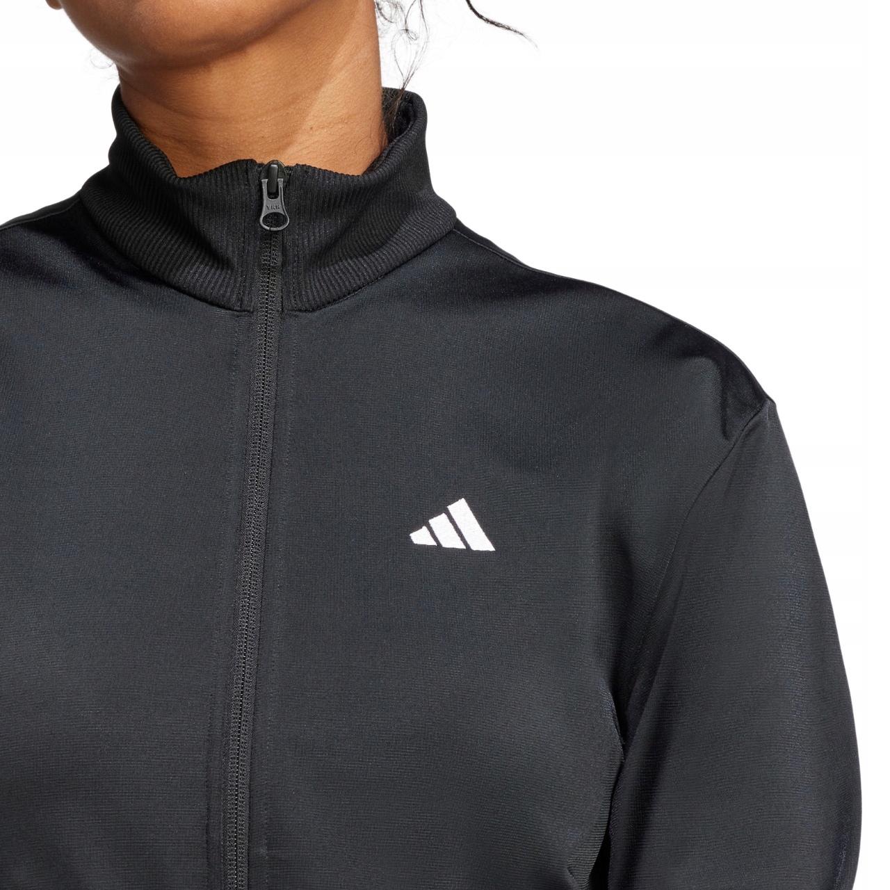 Materiał i właściwości dresu adidas Essentials Feel Cozy