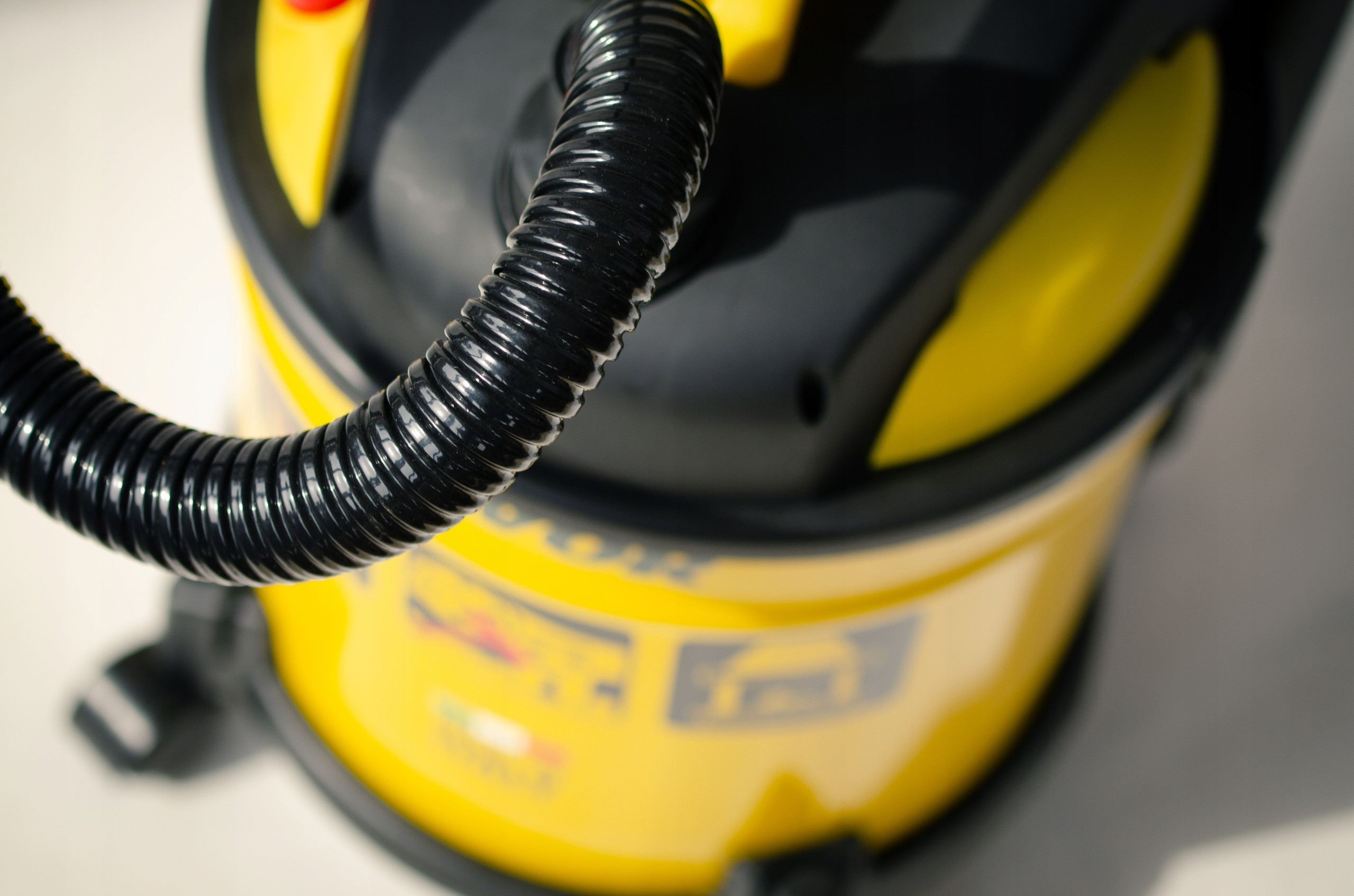 Zastosowanie w różnych warunkach – Idealny do garażu, warsztatu i ogrodu