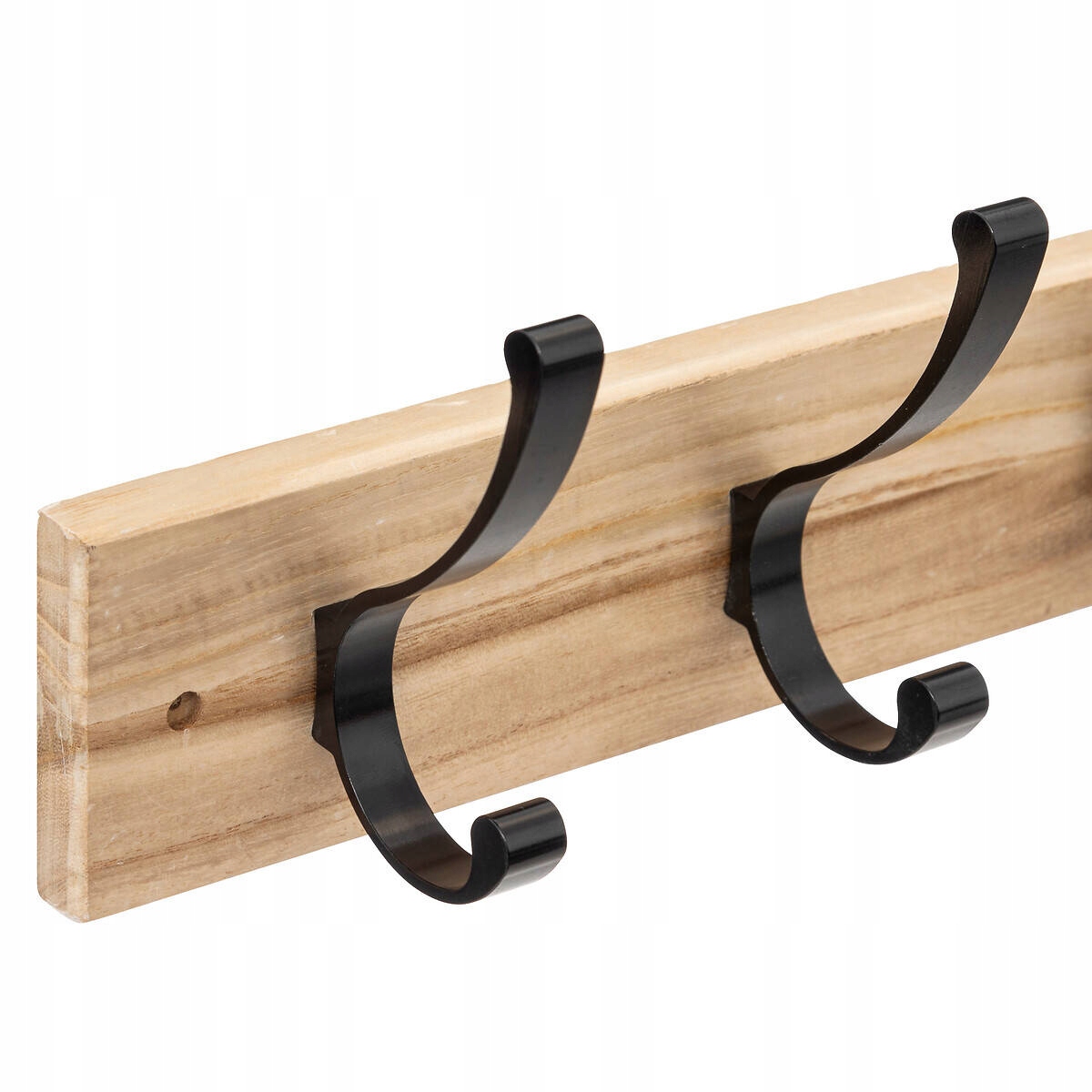 Stylowy design z naturalnego drewna i metalowymi haczykami