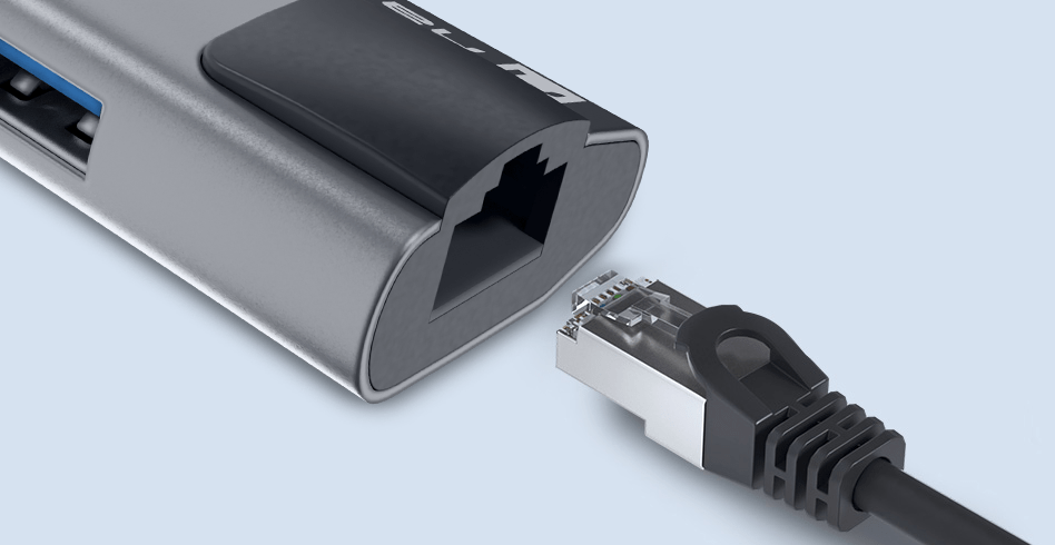 Zbliżenie huba Natec Fowler Go USB-C, wyposażonego w porty USB 3.0, HDMI, USB-C PD i złącze Ethernet RJ45.