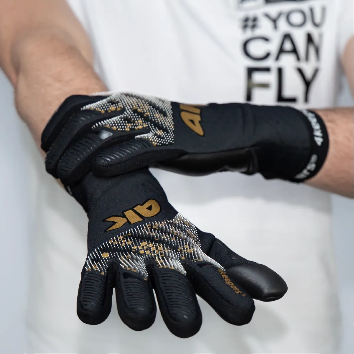 Rękawice bramkarskie 4Keepers Elite Drake NC – Doskonała kontrola i komfort