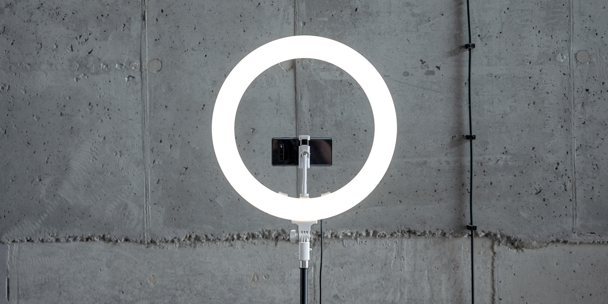 Lampa pierścieniowa LED Newell RL-18A - WB (3200 K - 5500 K) - Arctic White