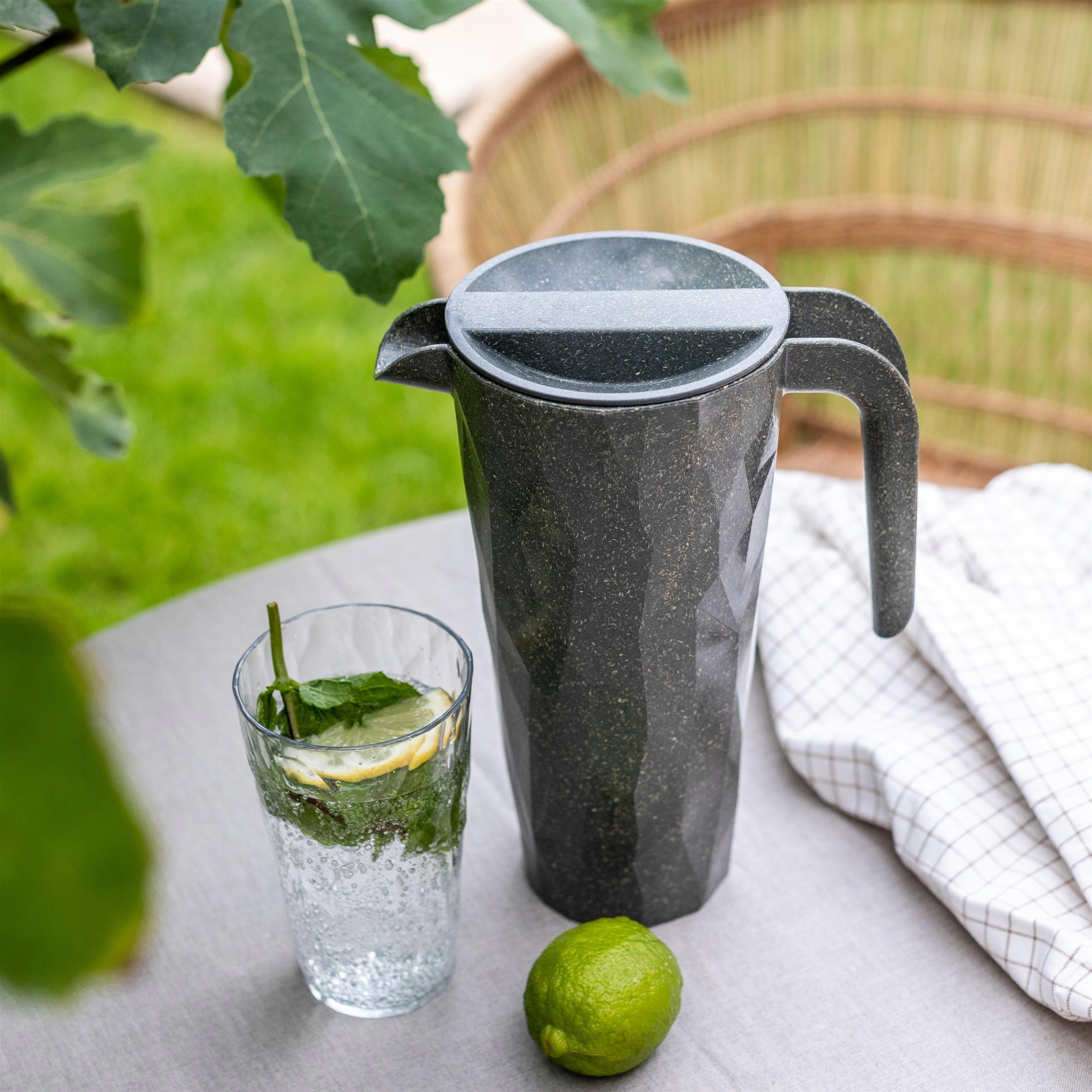 Pojemność 1,5 l – Doskonały na spotkania ze znajomymi