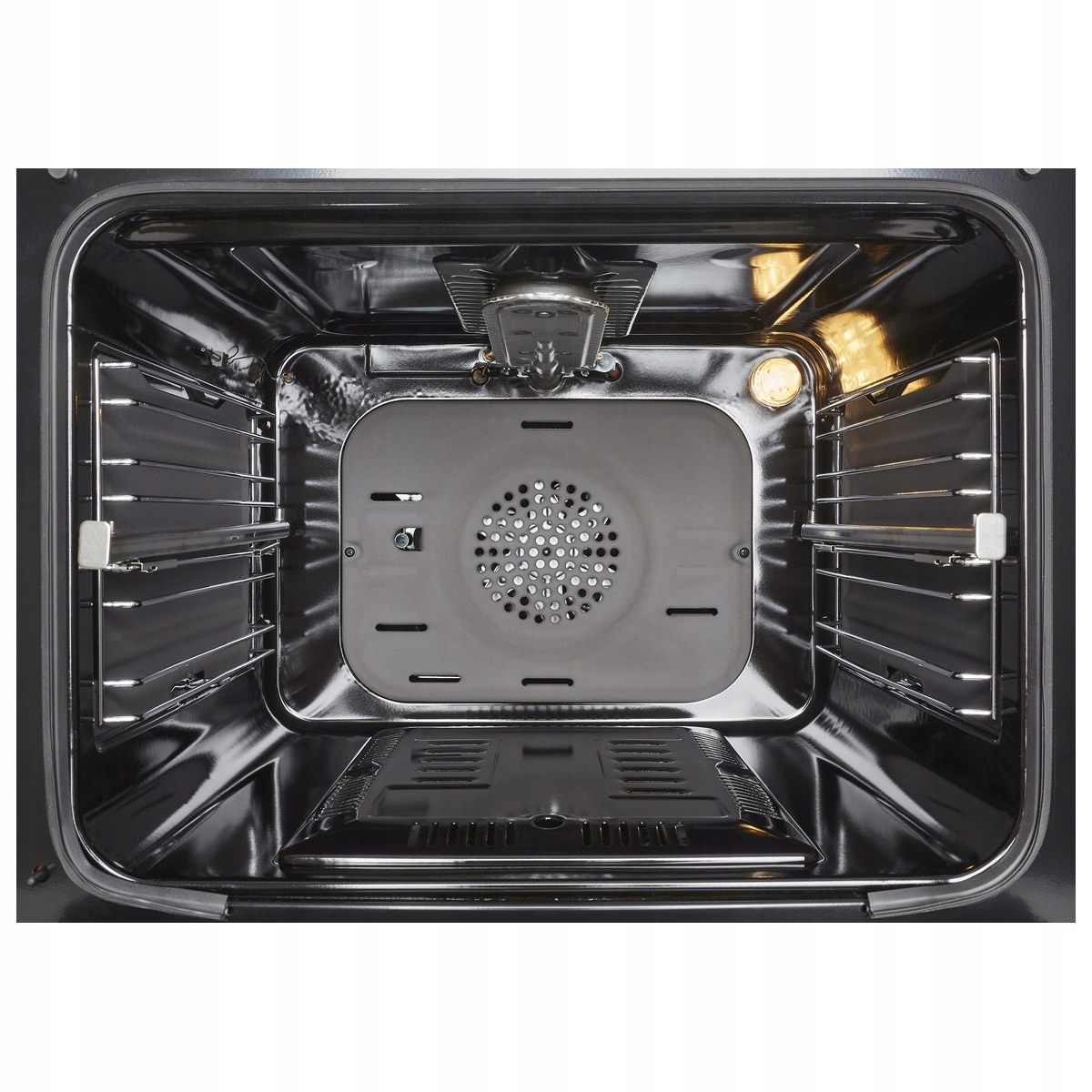 Wyposażenie piekarnika – wszystko, co potrzebne do pieczenia