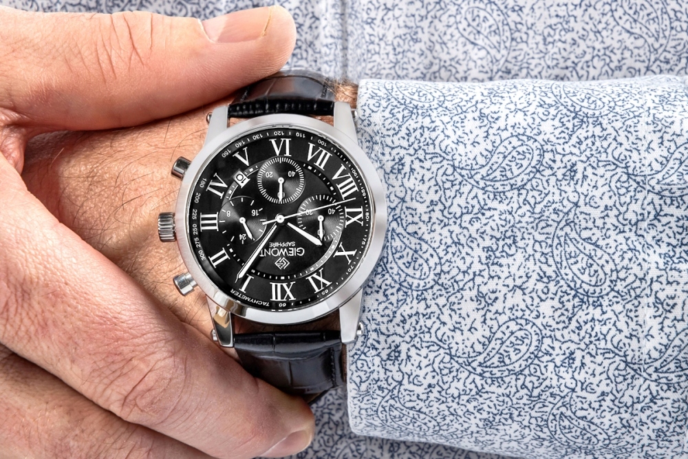 Elegancka tarcza z rzymskimi indeksami