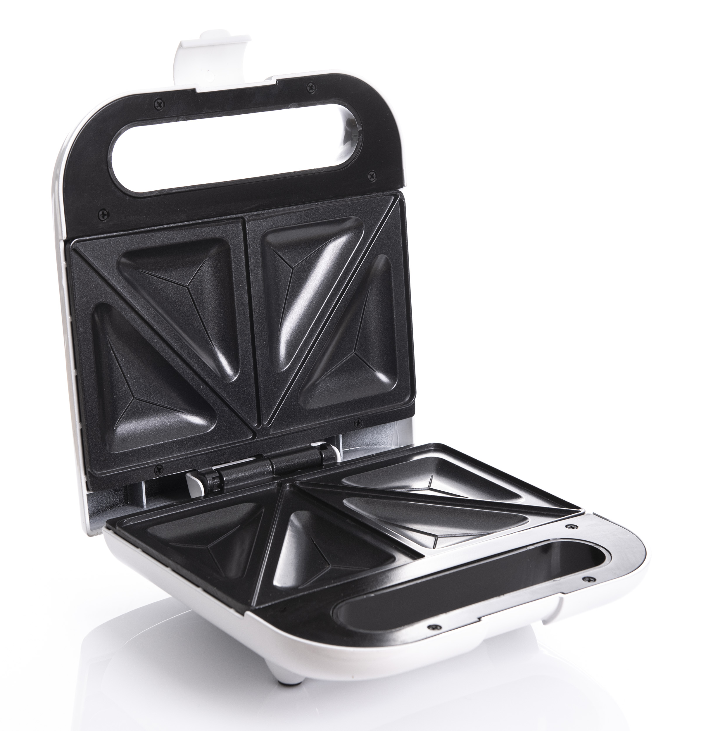 Przygotowanie czterech trójkątnych tostów z dwóch