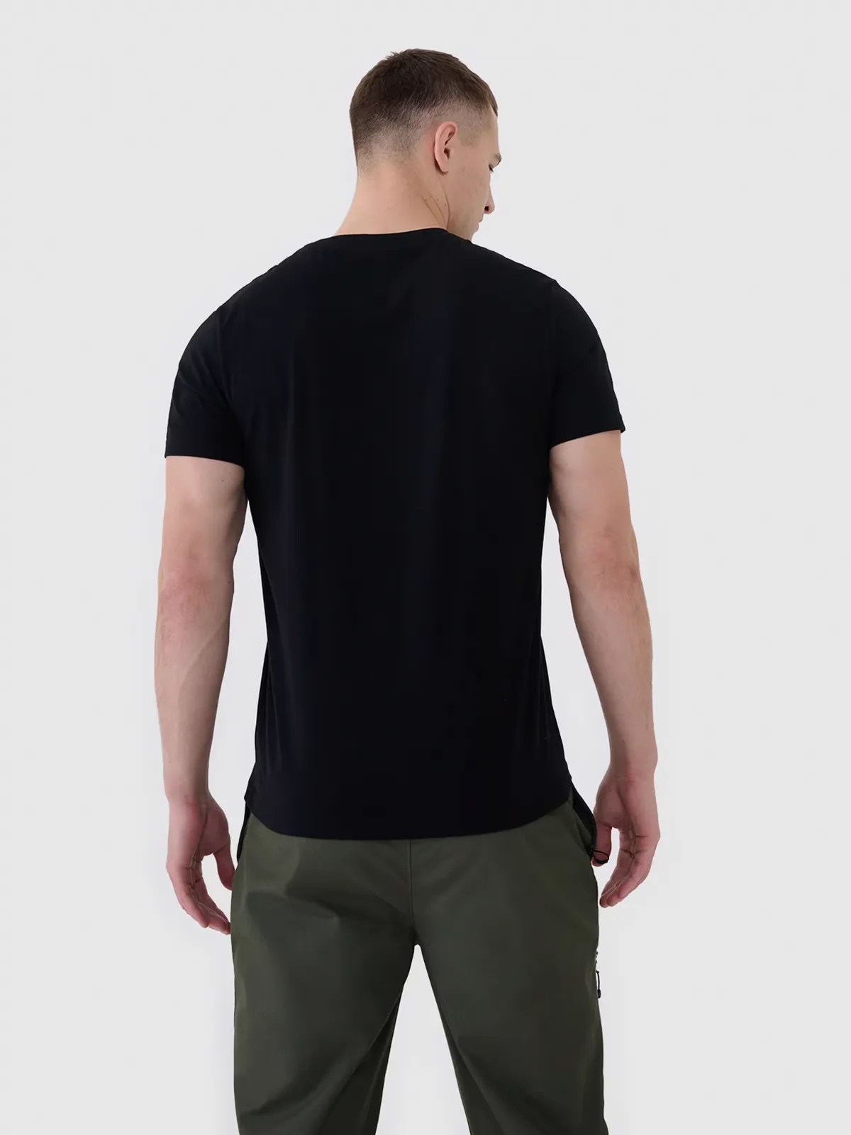 Stylowy okrągły dekolt z elastycznym wykończeniem