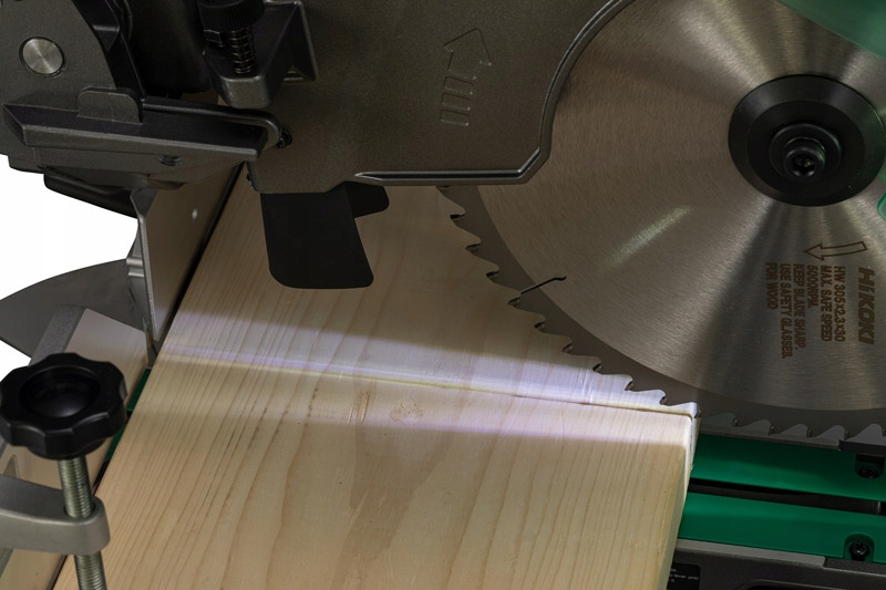 System oświetlenia LED XACT CUT LED™ dla precyzyjnych cięć