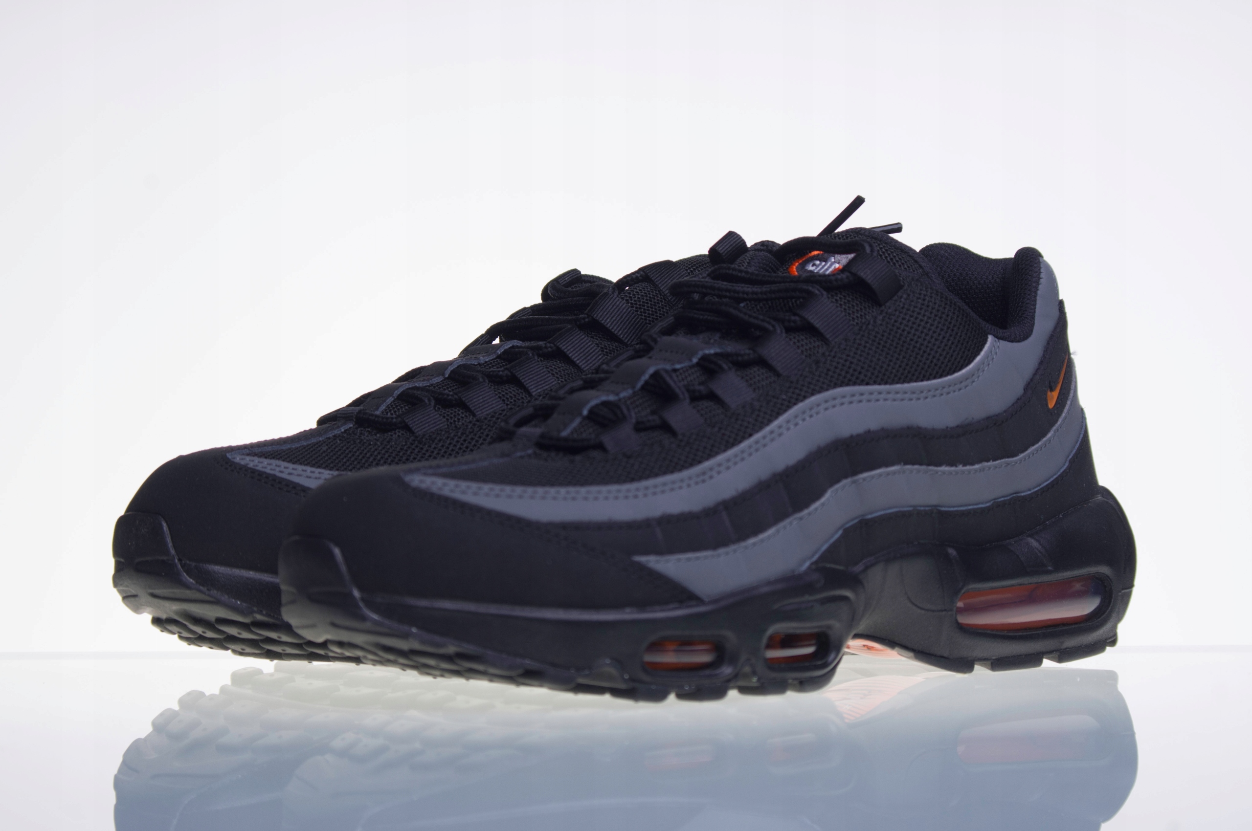 Nike Air Max 95 DX2657-001 – Styl i komfort w jednym