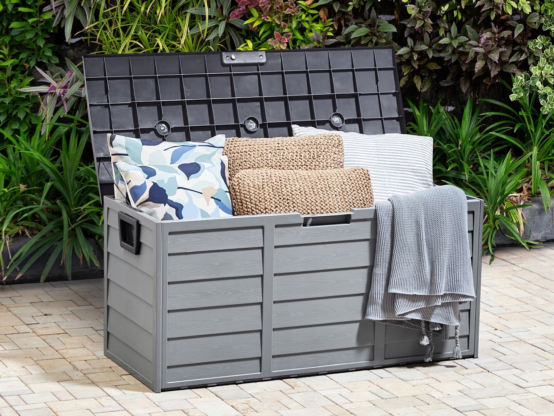 Łatwość transportu – Rączki i kółka dla wygody