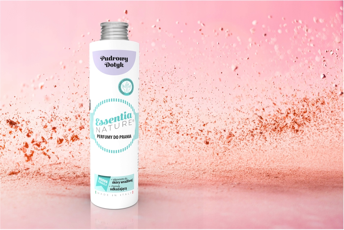 Klasyczny pudrowy zapach z nutami owocowymi i kwiatowymi