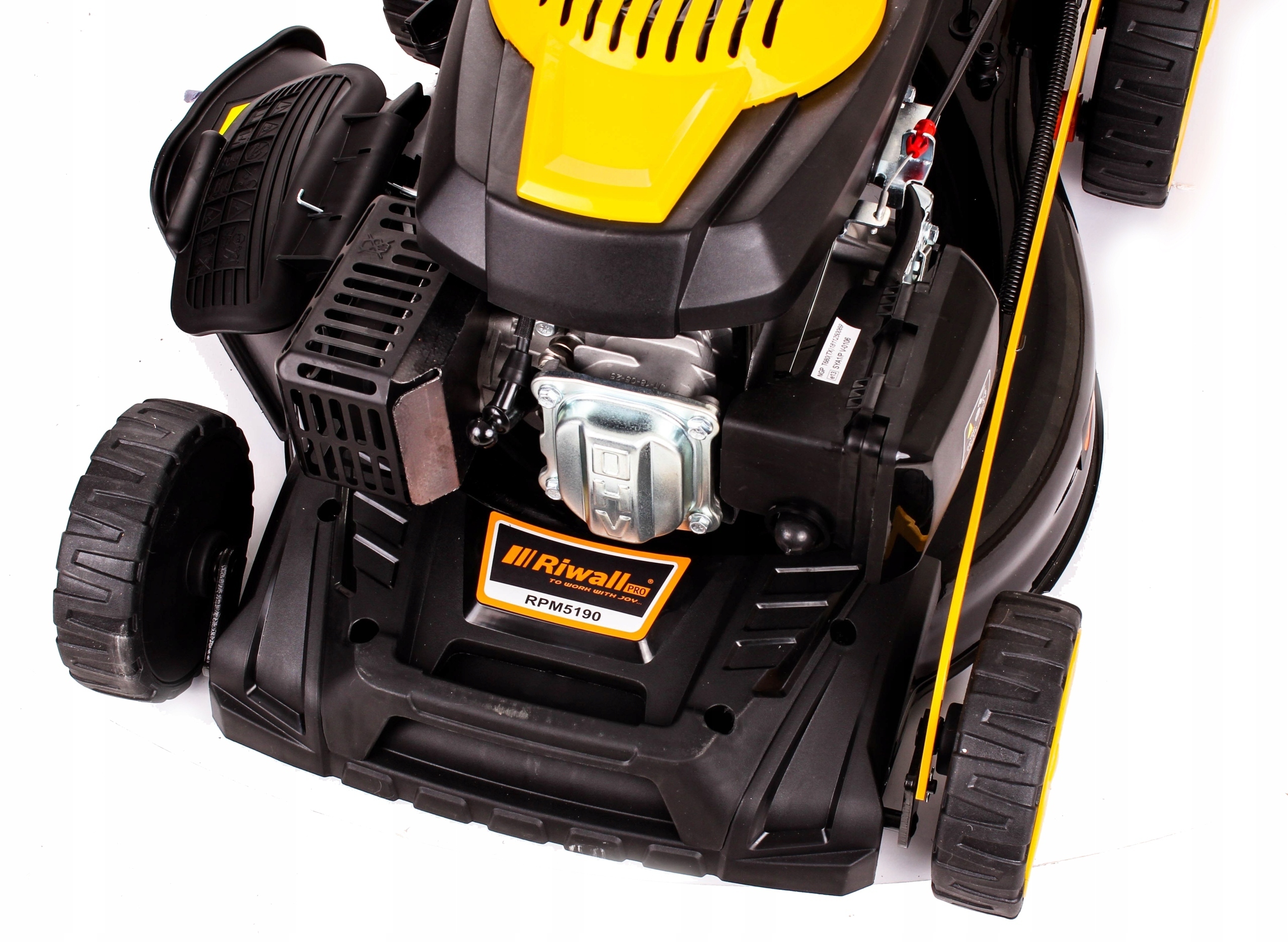 W zestawie: olej, zapasowy nóż i inne akcesoria – Gotowość do pracy od razu po zakupie