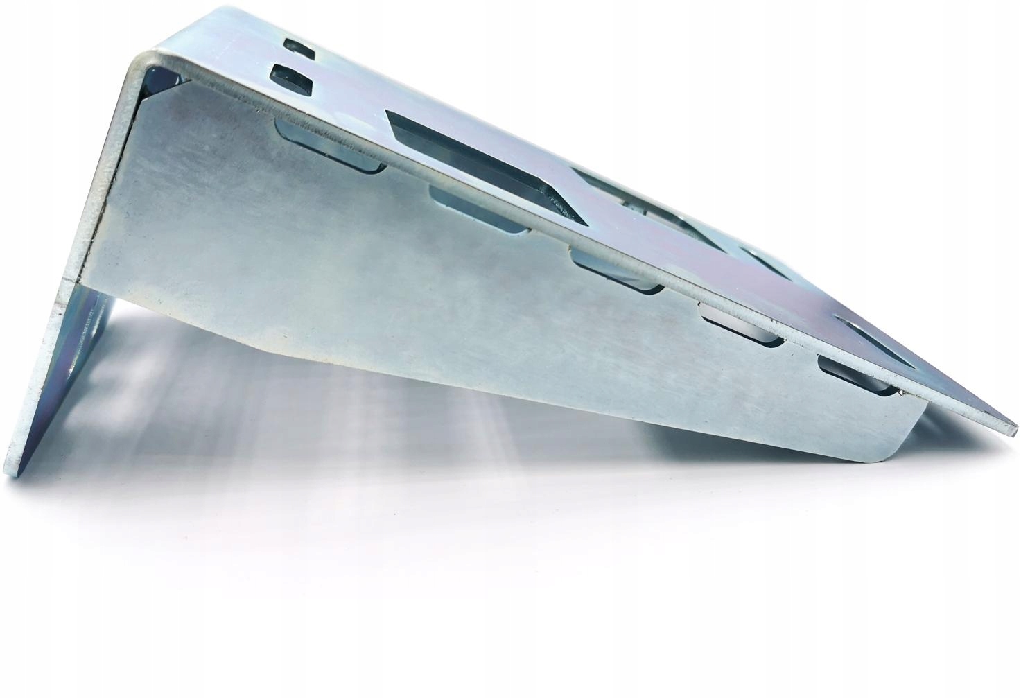 Uniwersalna podstawa pod napędy BFT DEIMOS – Idealne rozwiązanie do montażu bram