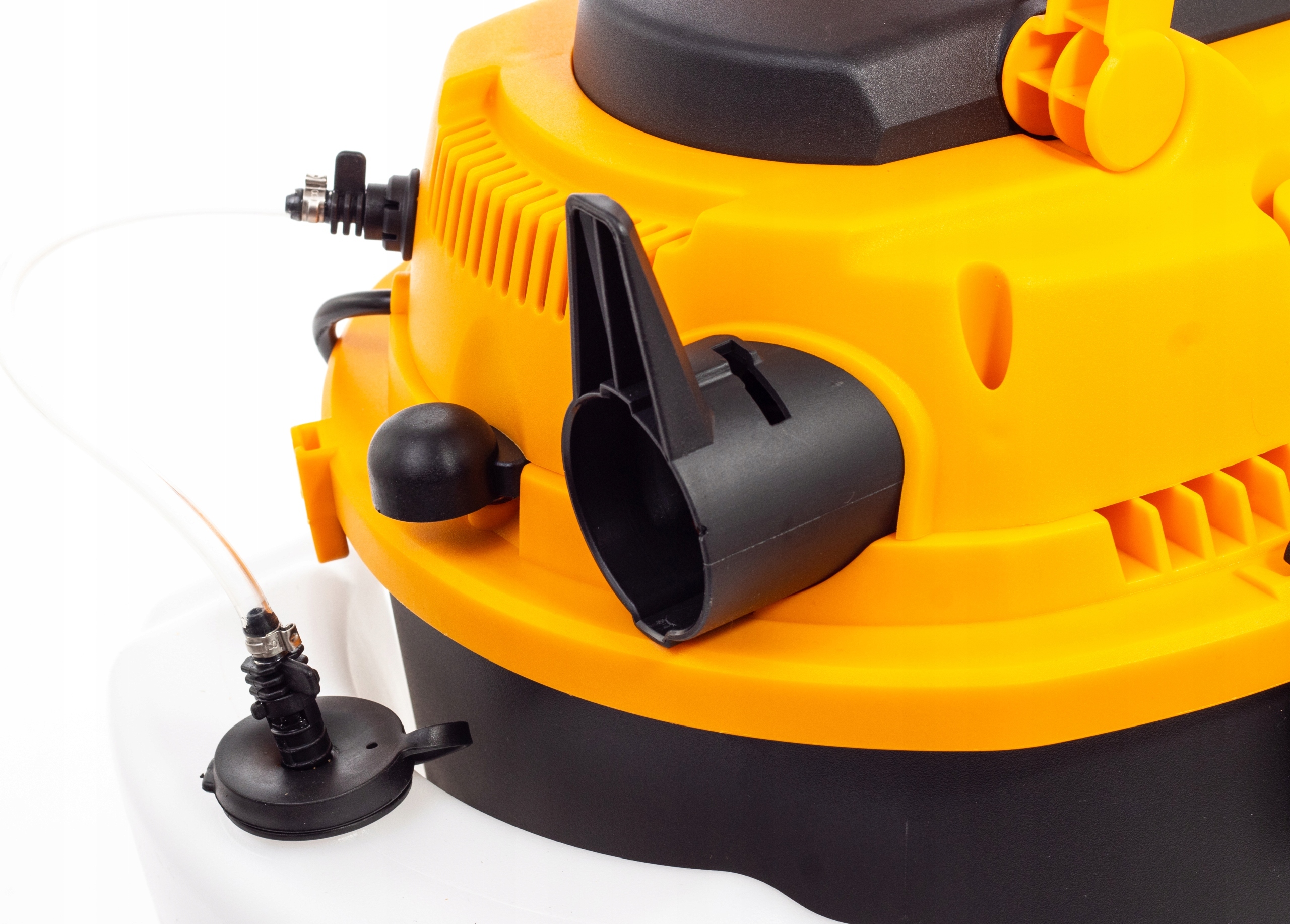 Pojemność zbiorników – 3,5l na czystą wodę i 20l na brudną wodę